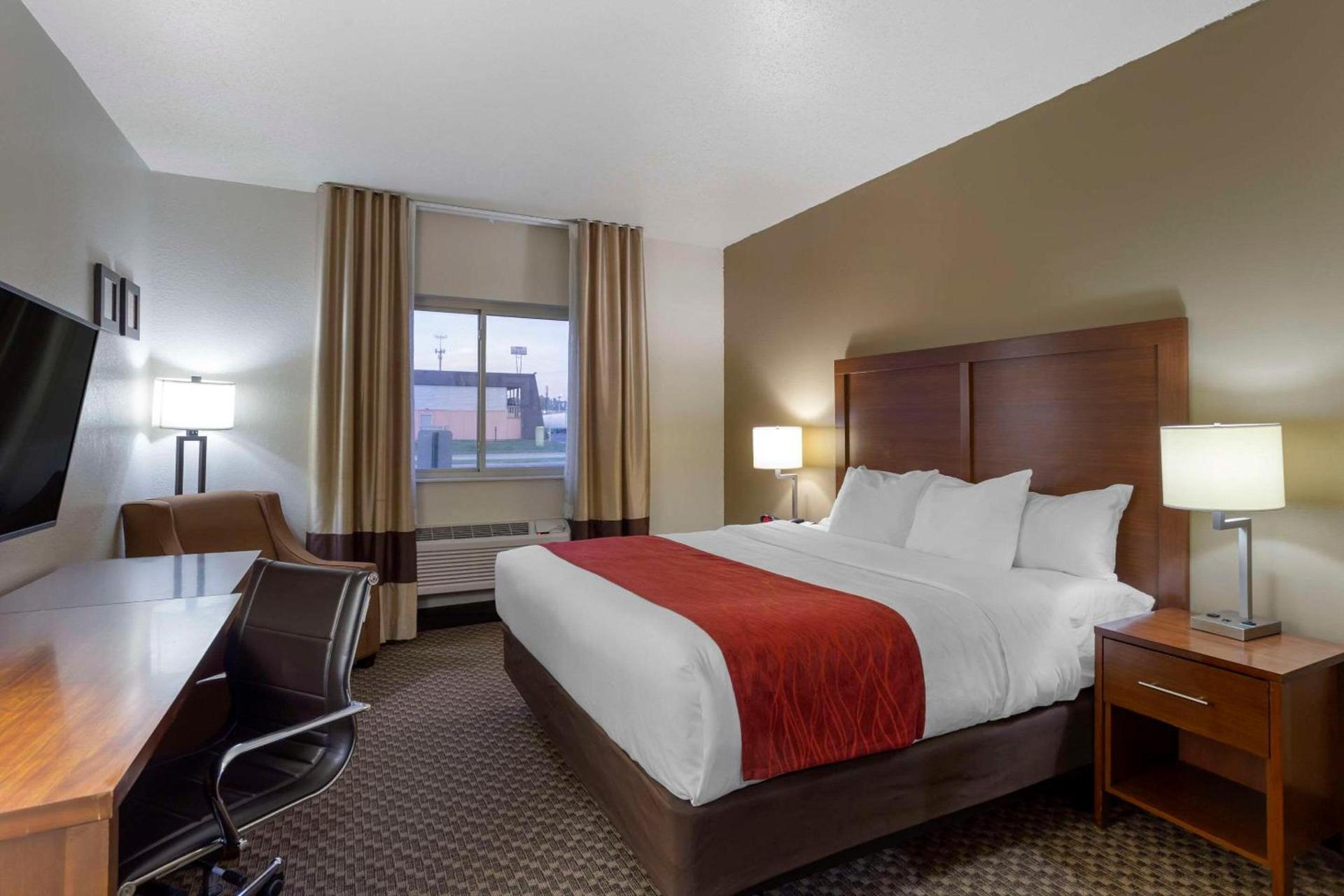 Comfort Inn Hobart-Merrillville I-65 photo 8