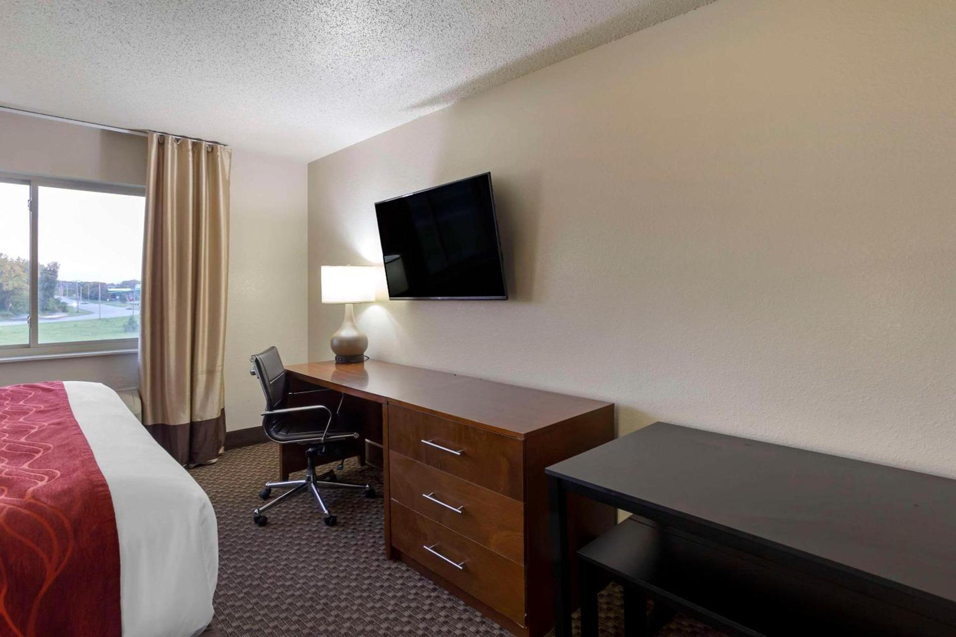 Comfort Inn Hobart-Merrillville I-65 photo 11