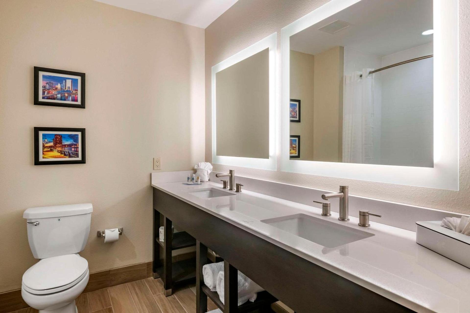 Comfort Inn & Suites Jacksonville - Orange Park Near Naval Air Station photo 18