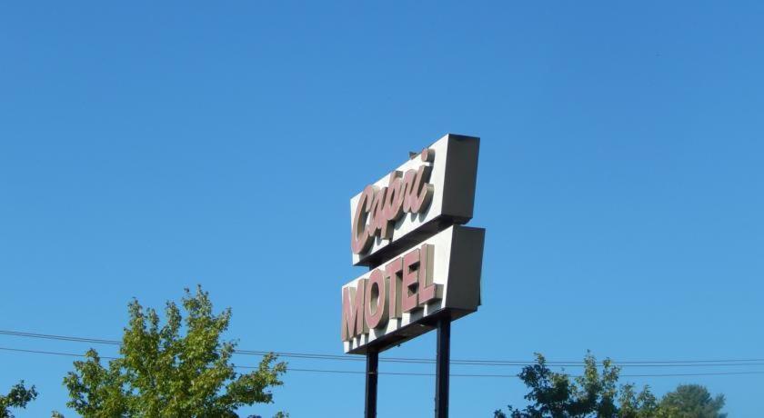 Capri Motel photo 3