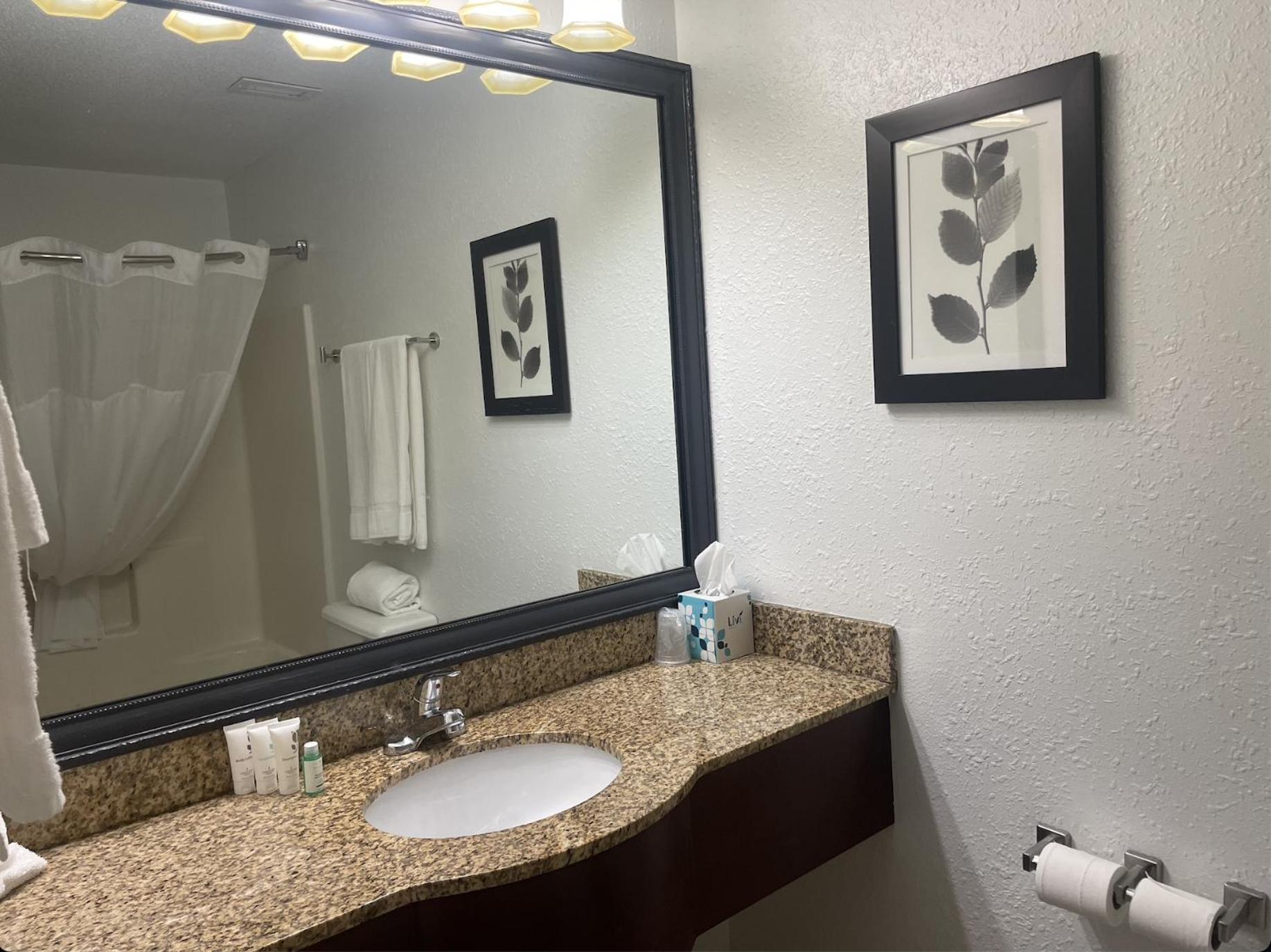 HARMONY INN & SUITES photo 24