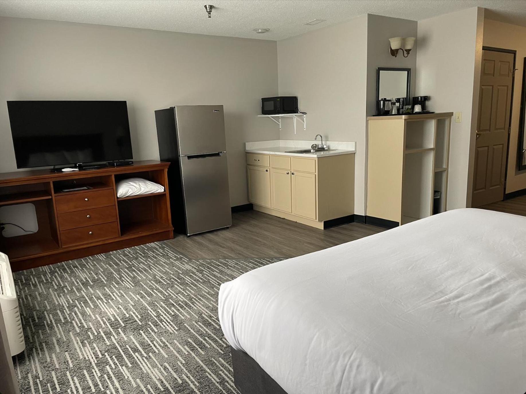 HARMONY INN & SUITES photo 34