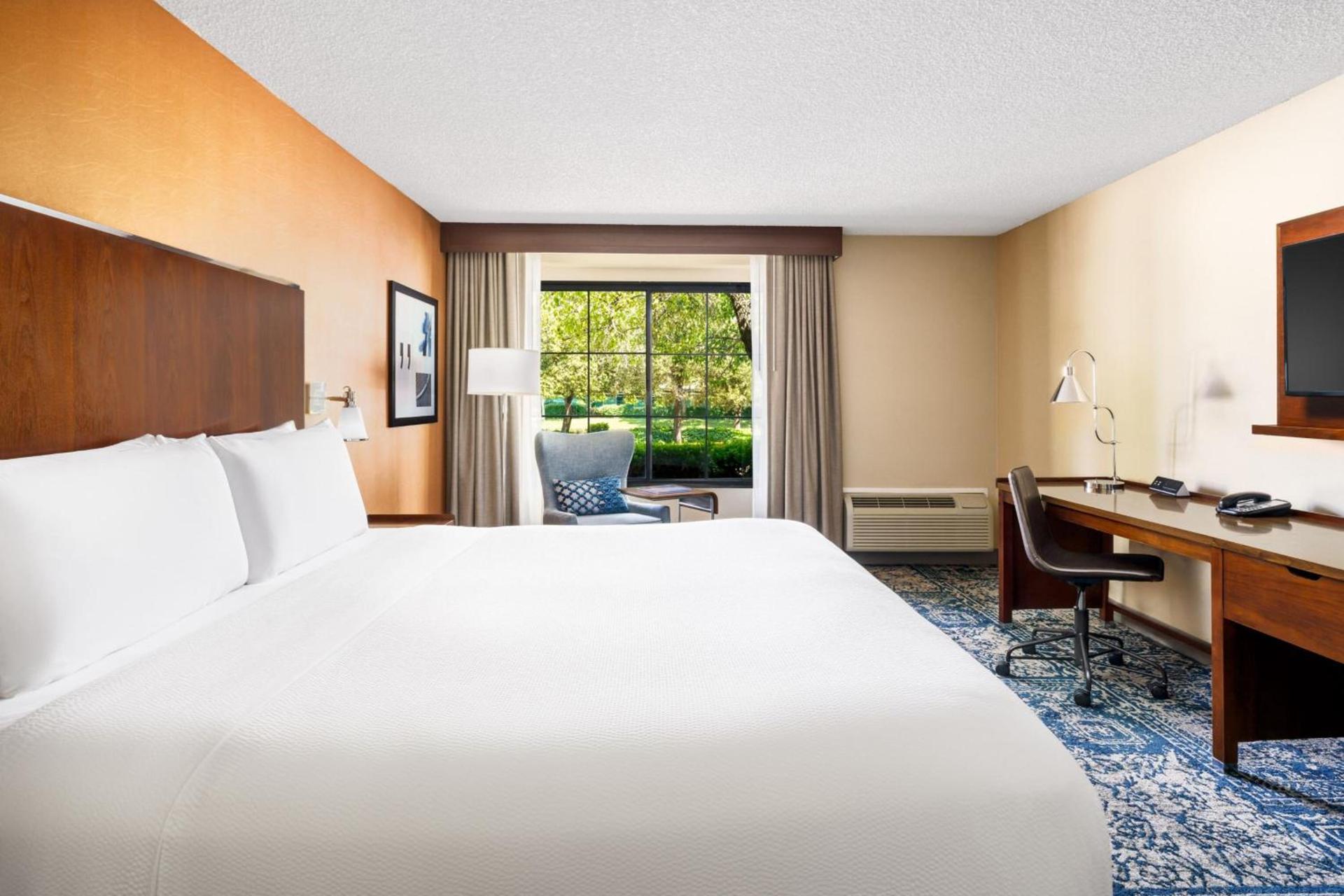 Four Points by Sheraton Pleasanton photo 9