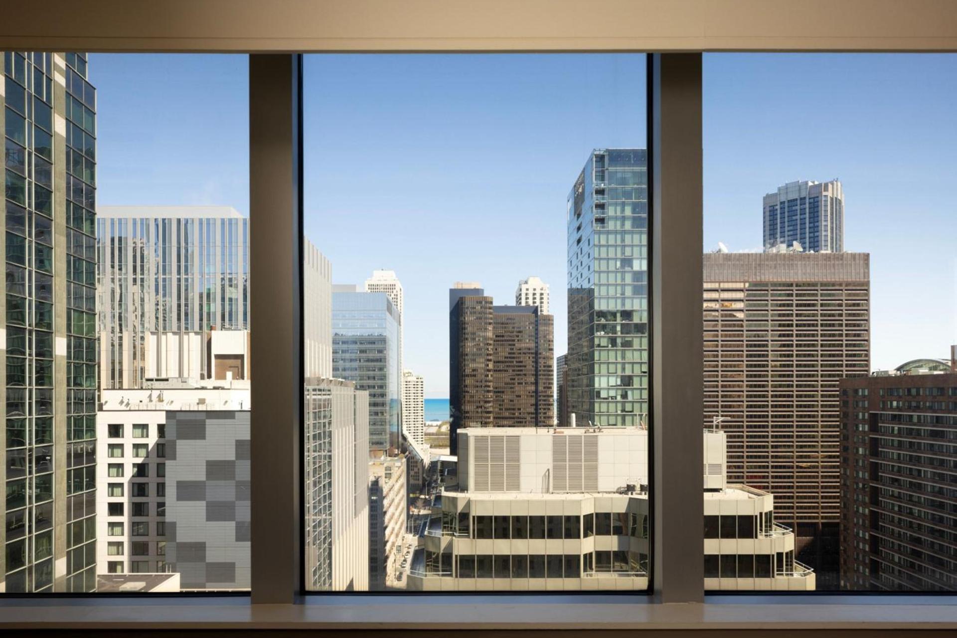 Courtyard Chicago Downtown/Magnificent Mile photo 19