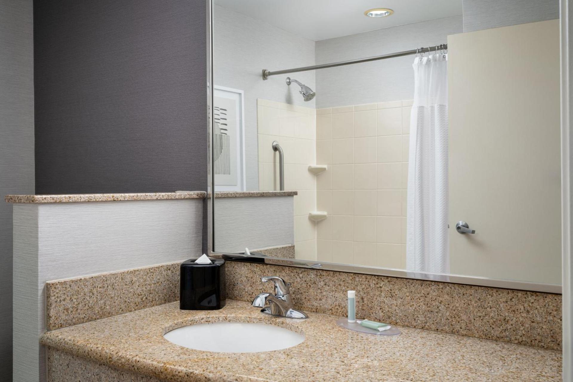 Courtyard by Marriott Kingston photo 32