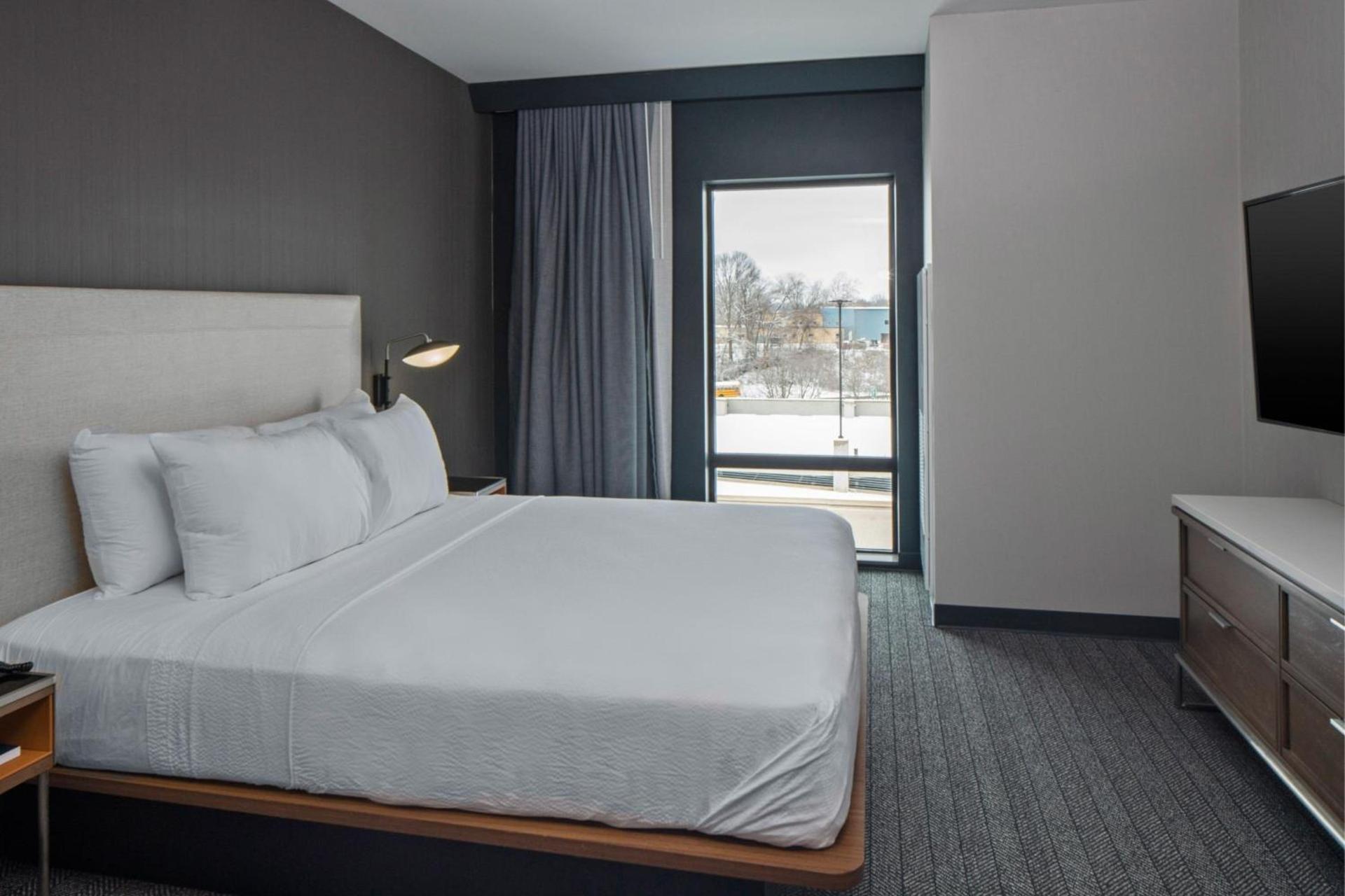 Courtyard by Marriott Jefferson City photo 11