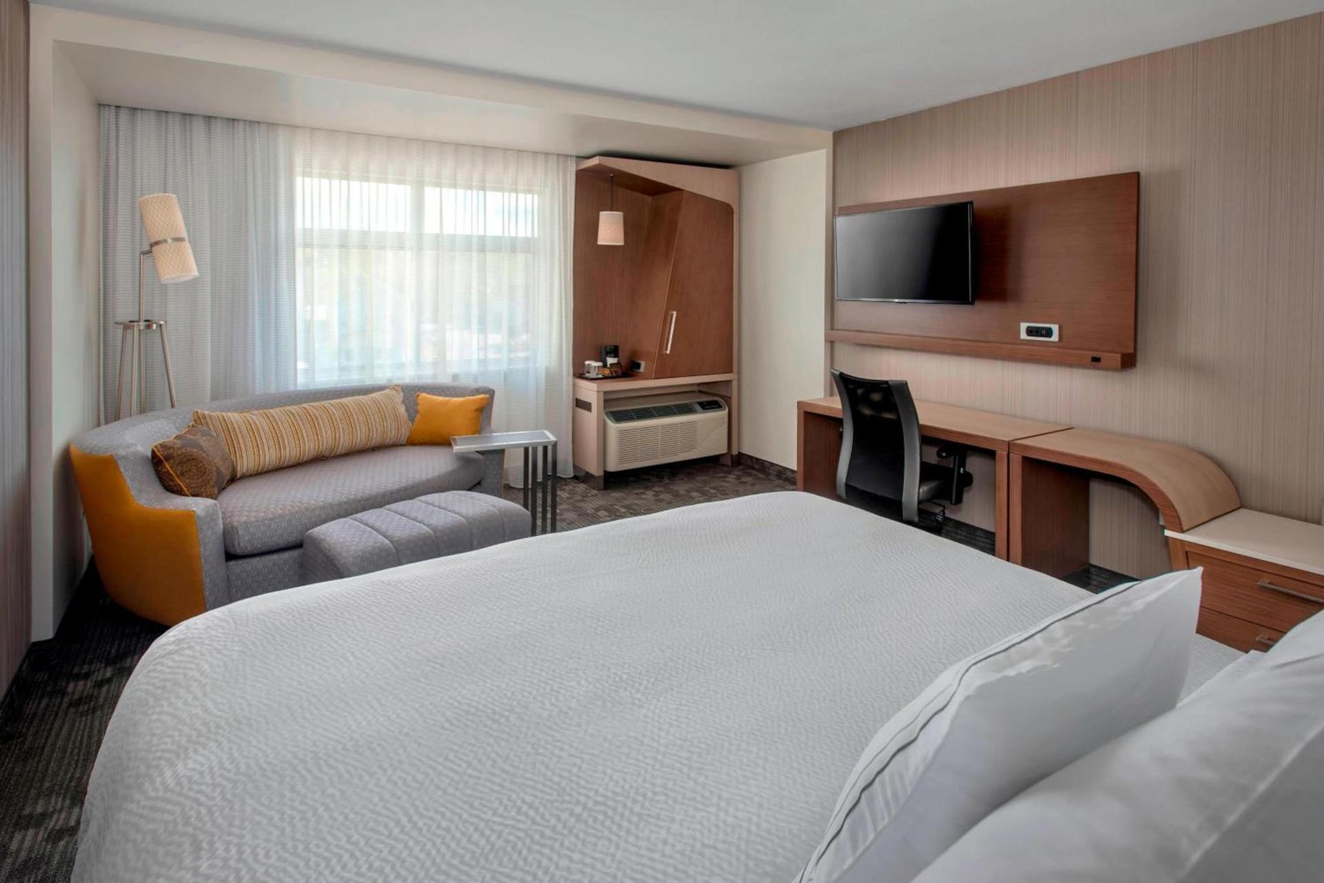 Courtyard by Marriott Schenectady at Mohawk Harbor photo 9