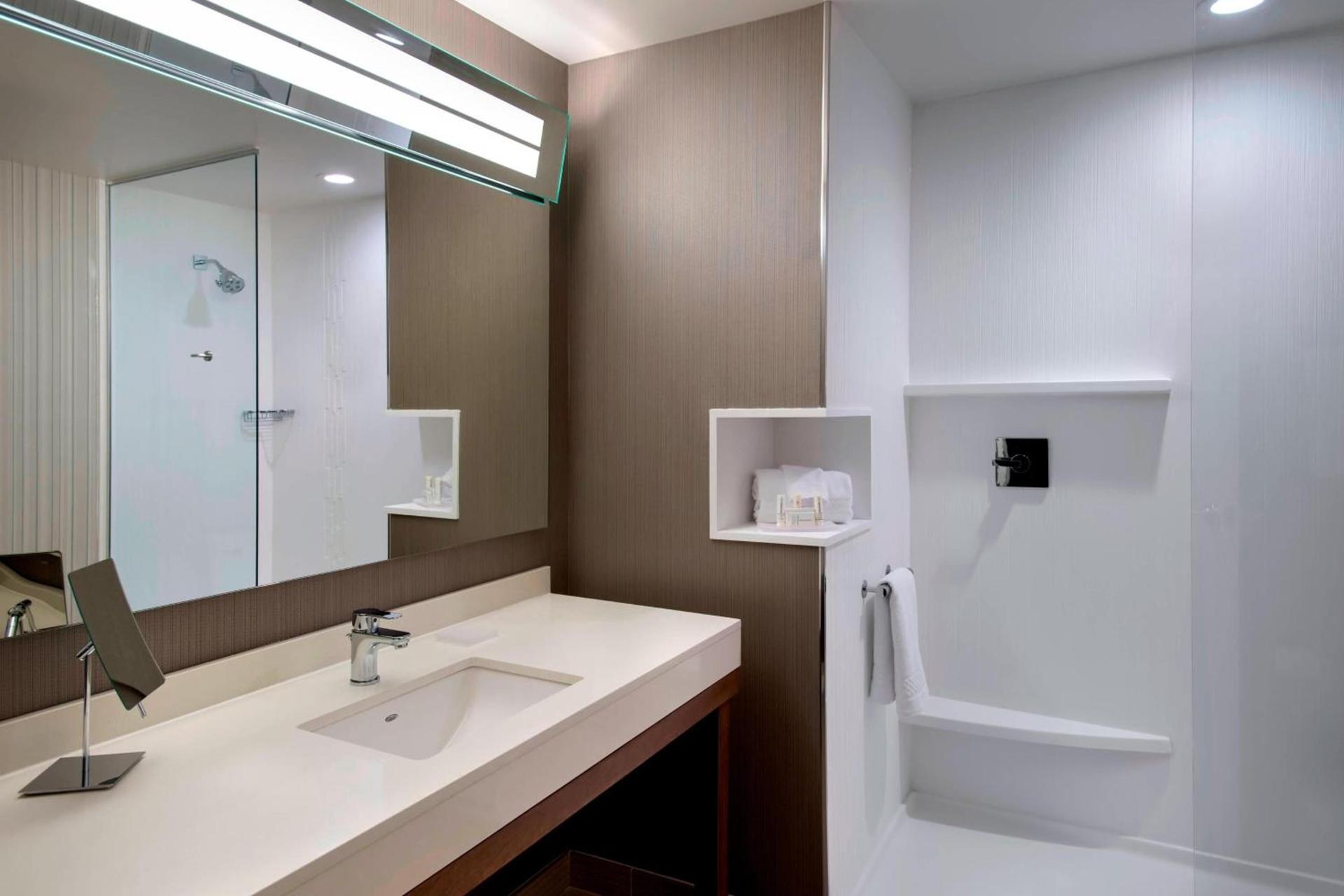 Courtyard by Marriott Schenectady at Mohawk Harbor photo 11