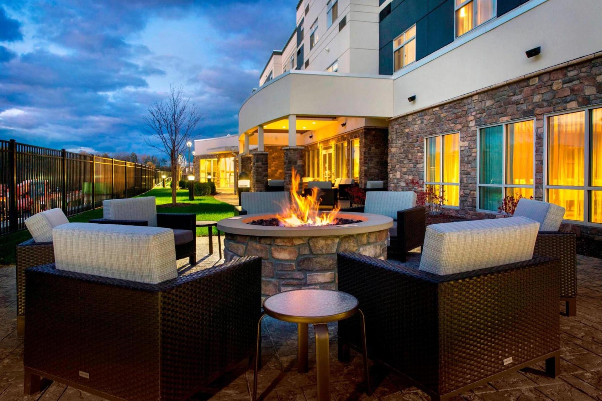 Courtyard by Marriott Schenectady at Mohawk Harbor photo 16
