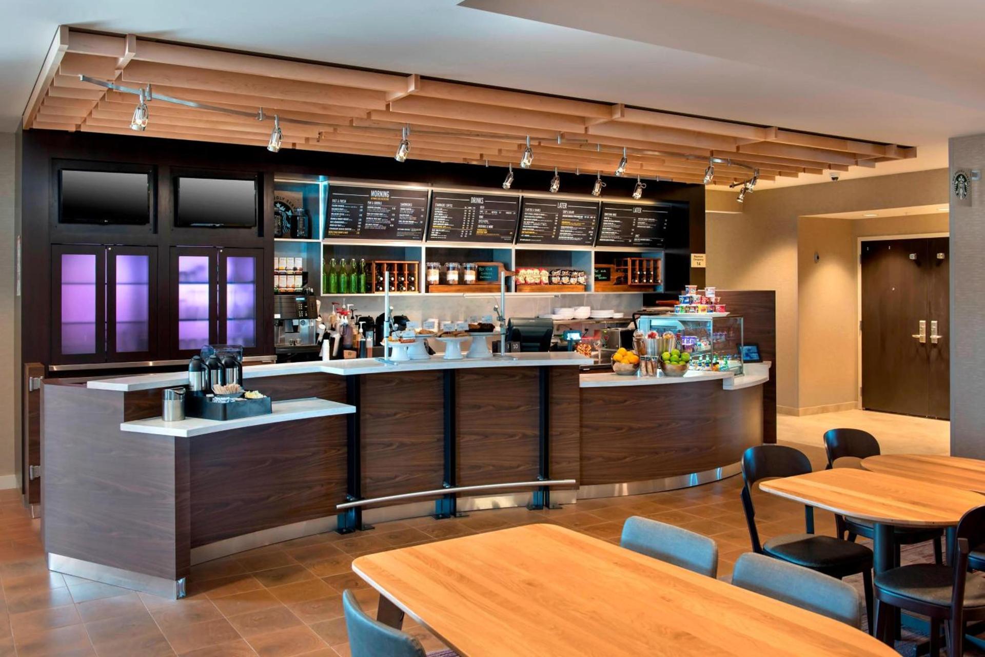 Courtyard by Marriott Schenectady at Mohawk Harbor photo 17