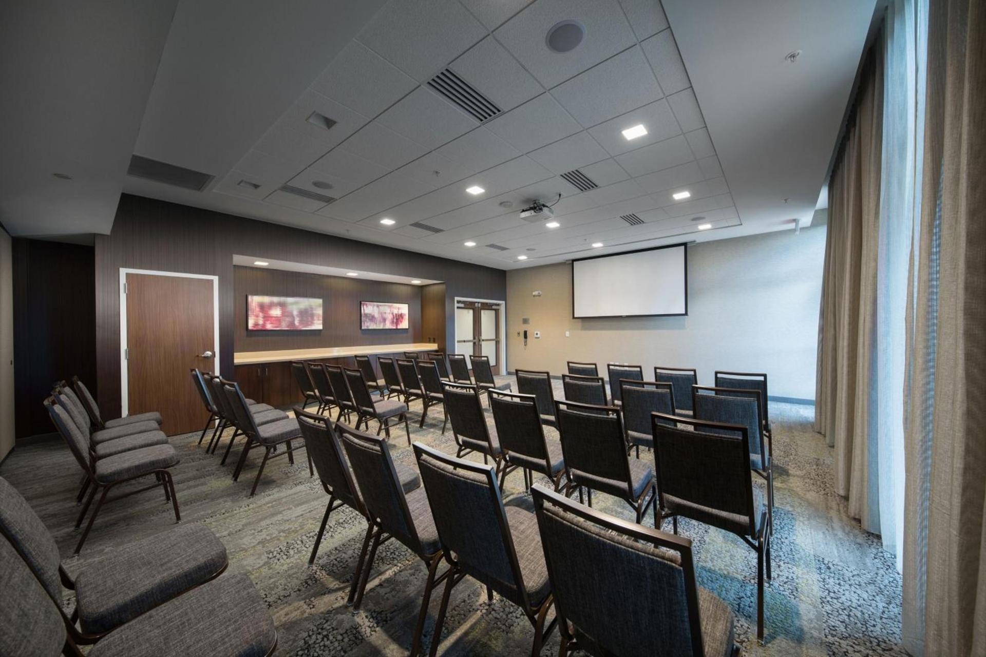 Courtyard by Marriott Russellville photo 34