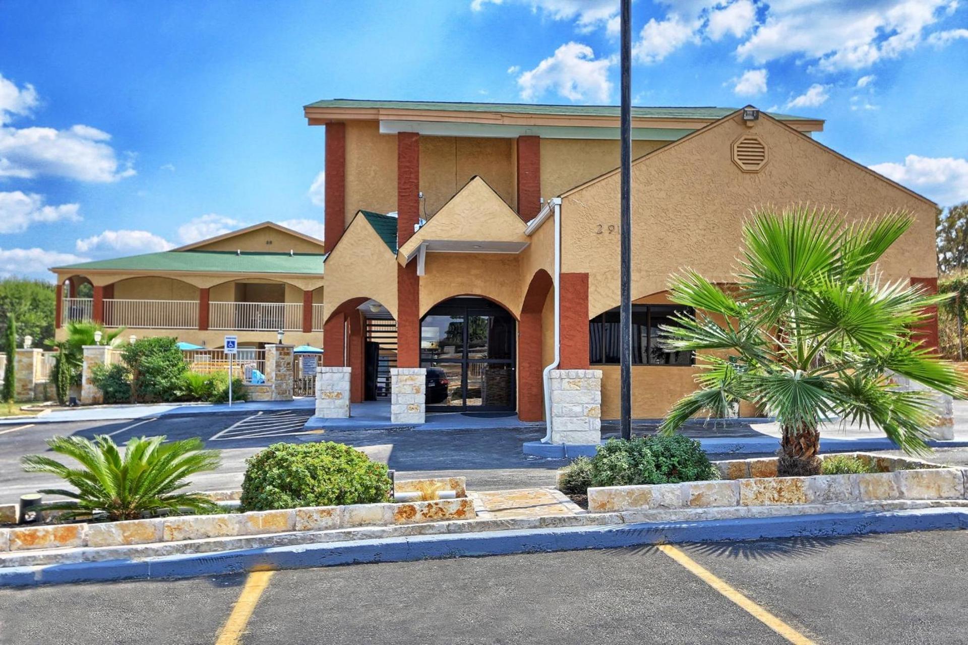 Econo Lodge Austin South photo 1