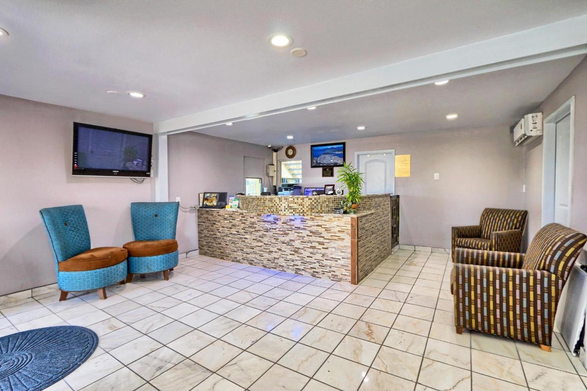 Econo Lodge Austin South photo 3