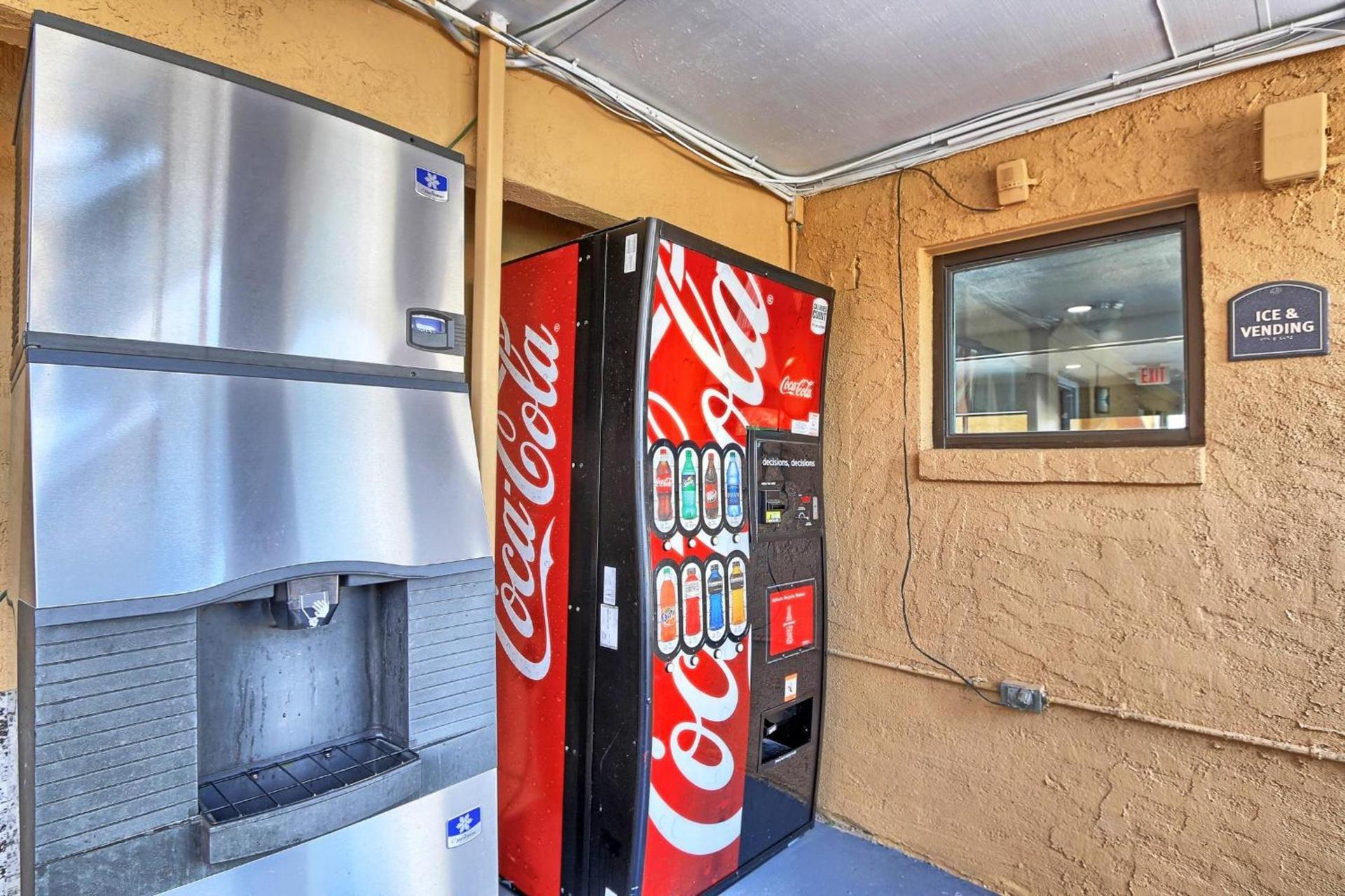 Econo Lodge Austin South photo 11