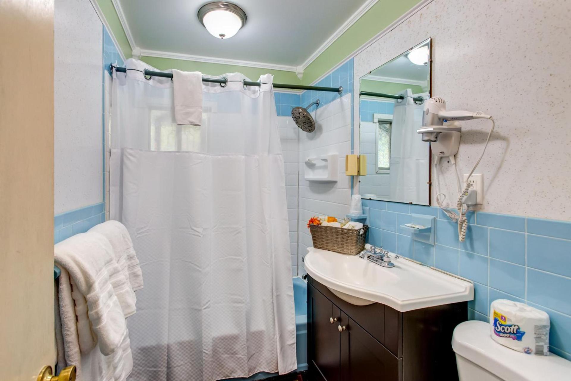 Starlite Motel & Suites photo 22