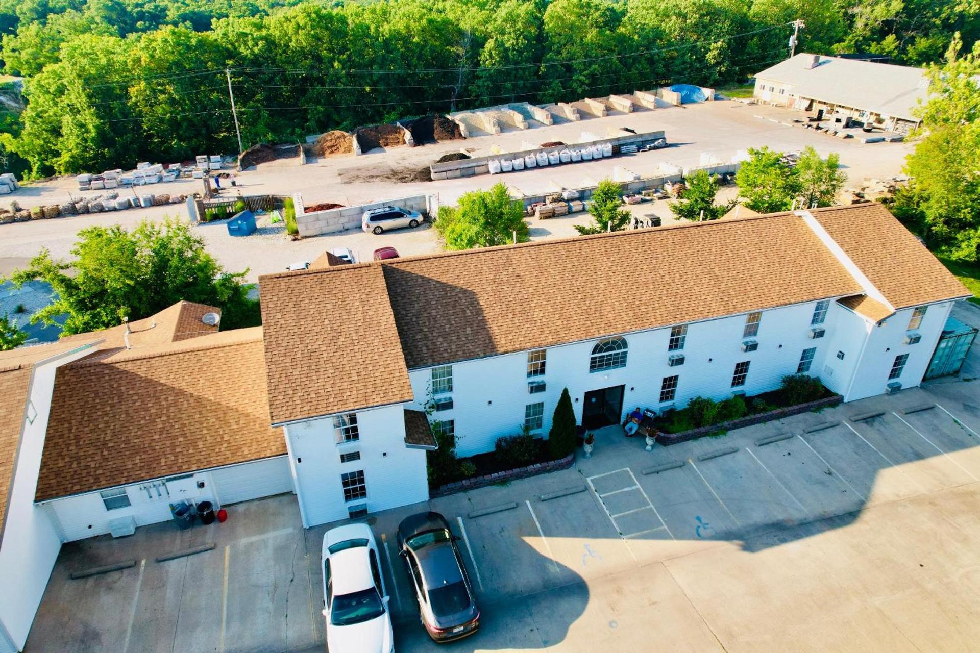 Ozark Inn and Suites photo 16