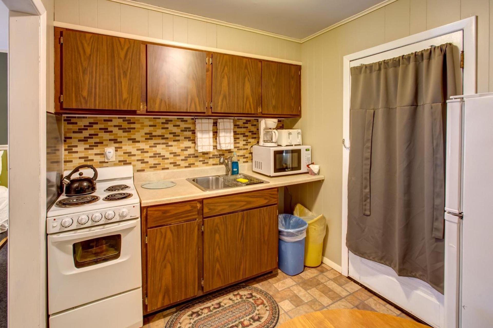 Starlite Motel & Suites photo 3