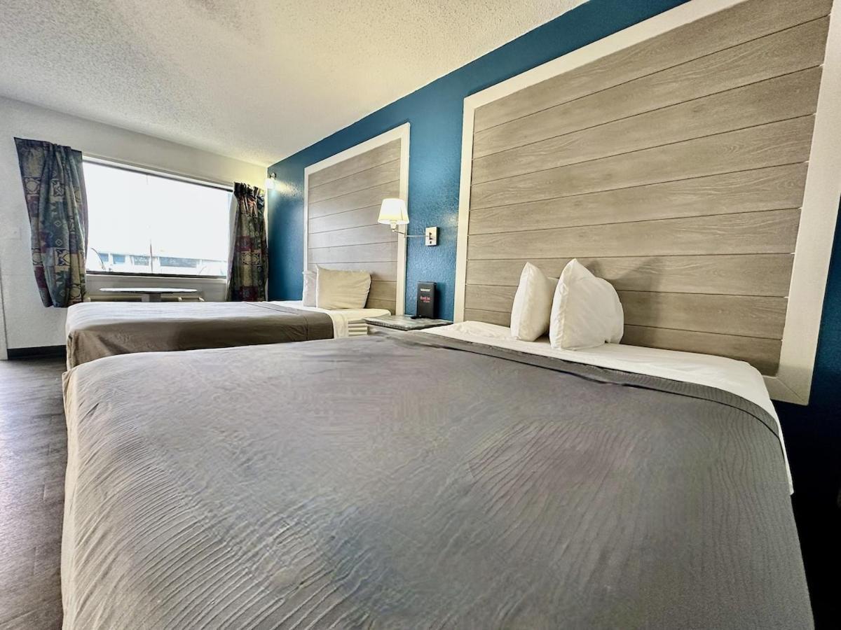 Ozark Inn and Suites photo 17