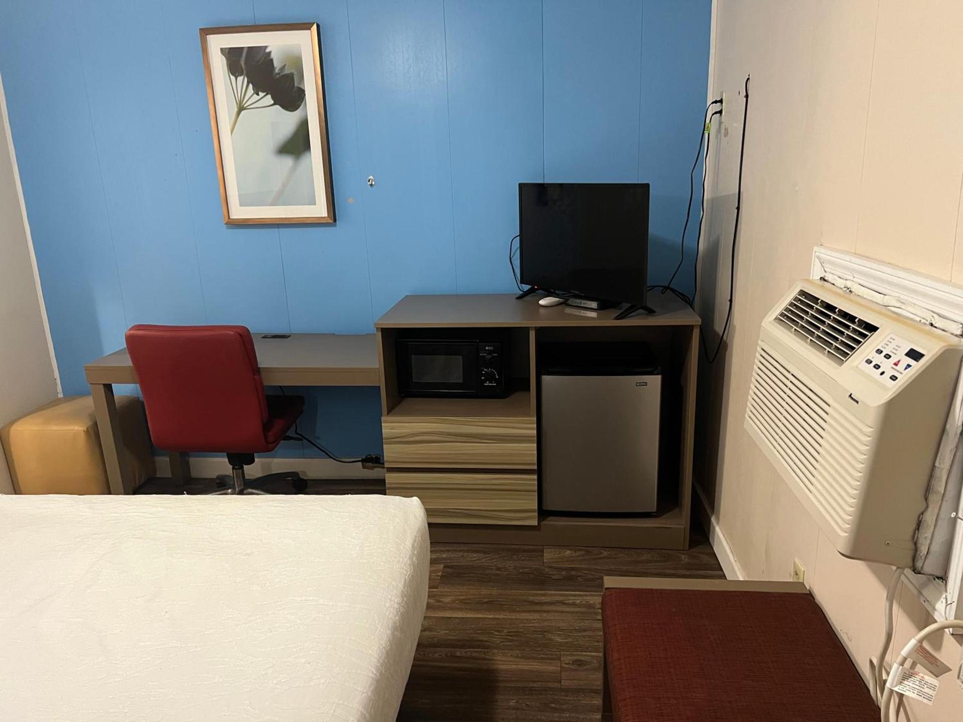 Turbeville Inn & Suites-I95 photo 13