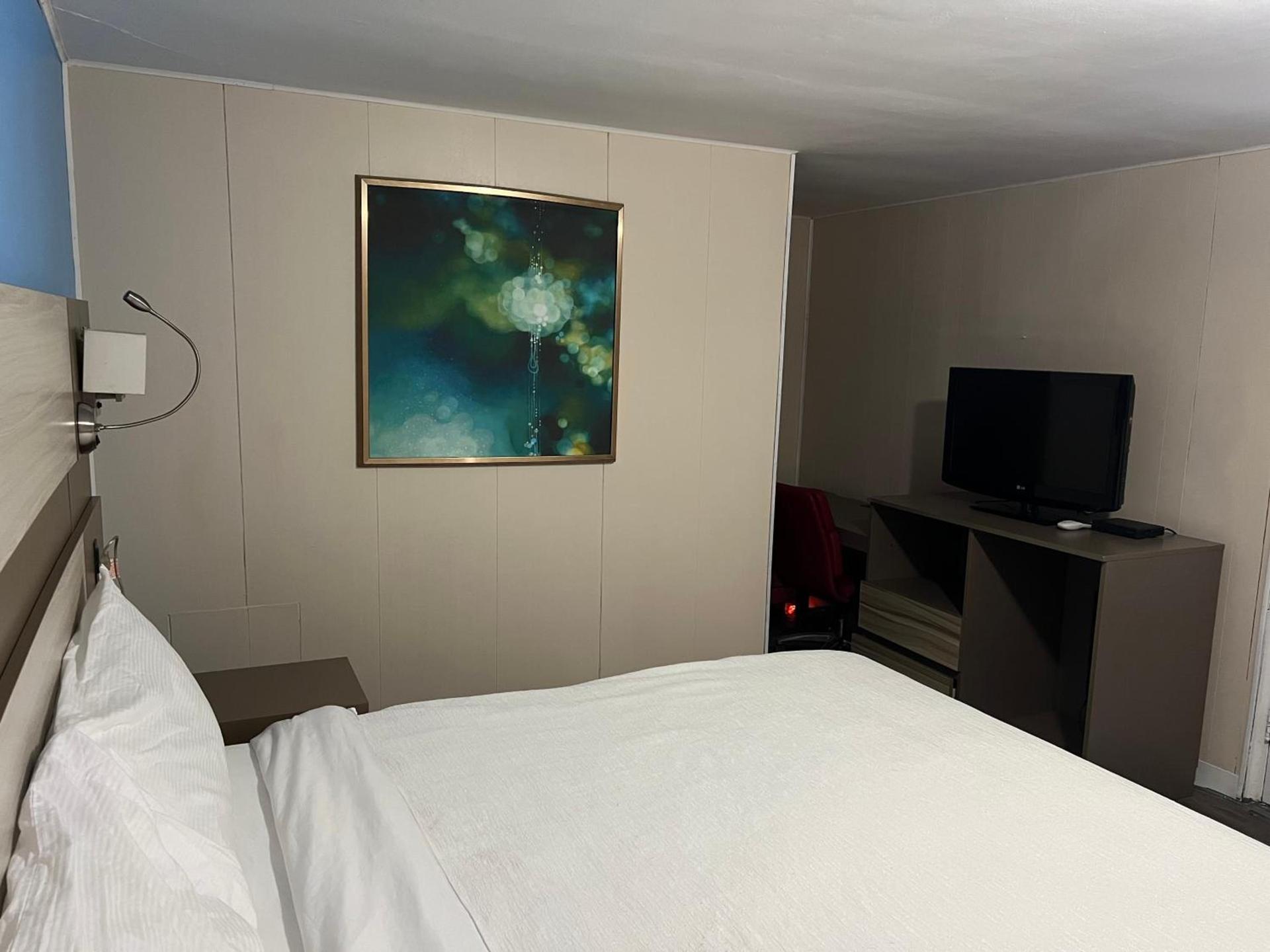 Turbeville Inn & Suites-I95 photo 9