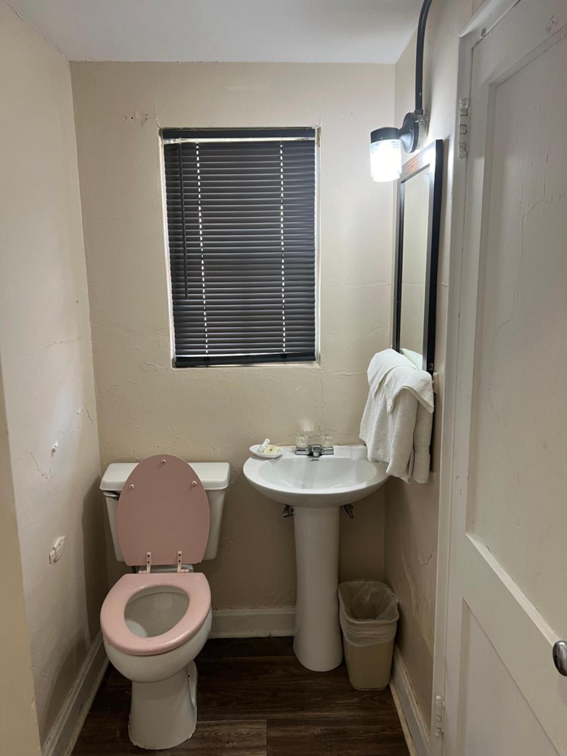 Turbeville Inn & Suites-I95 photo 8
