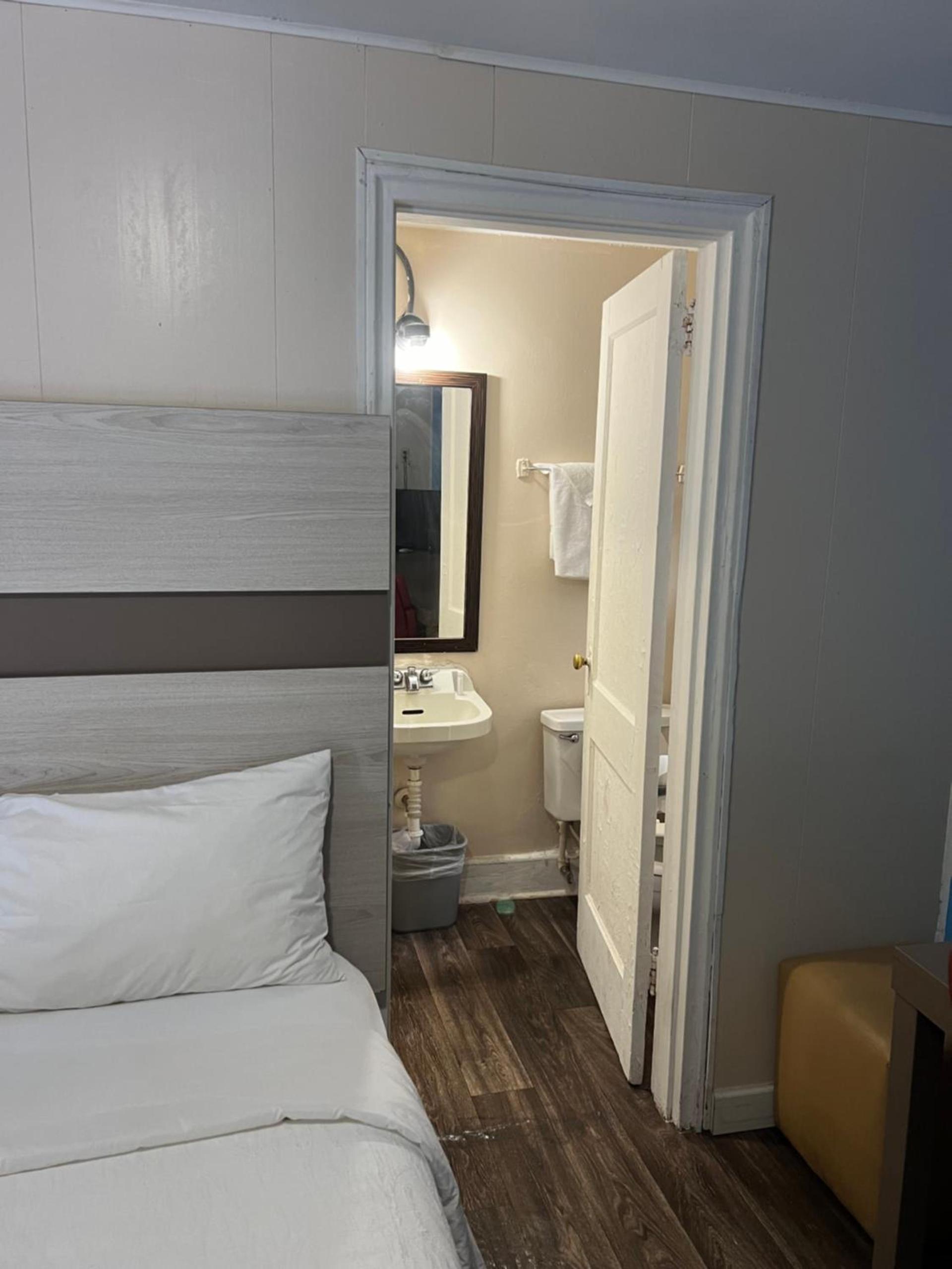 Turbeville Inn & Suites-I95 photo 16