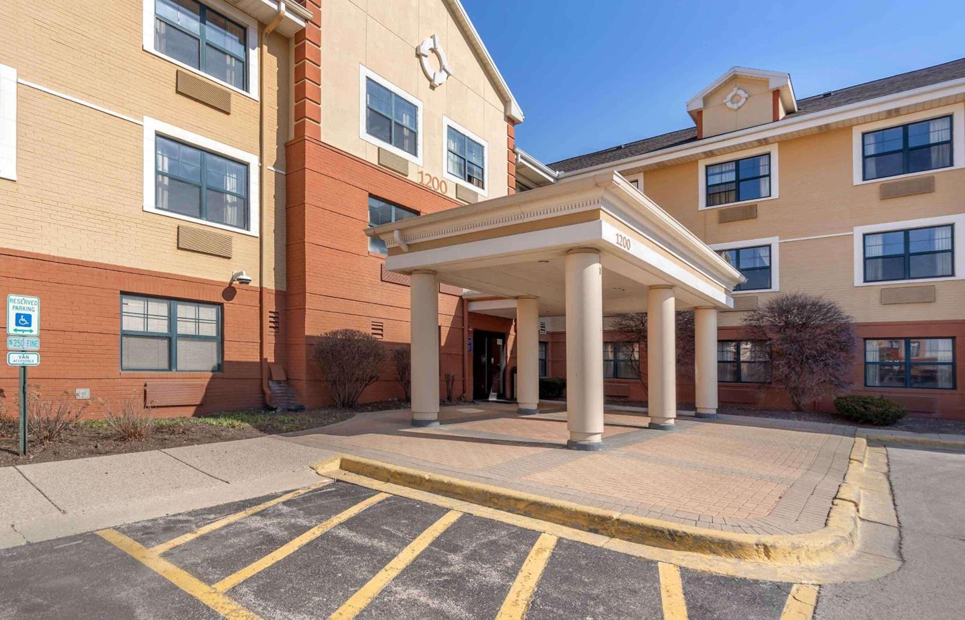Extended Stay America Suites - Chicago - Woodfield Mall photo 2