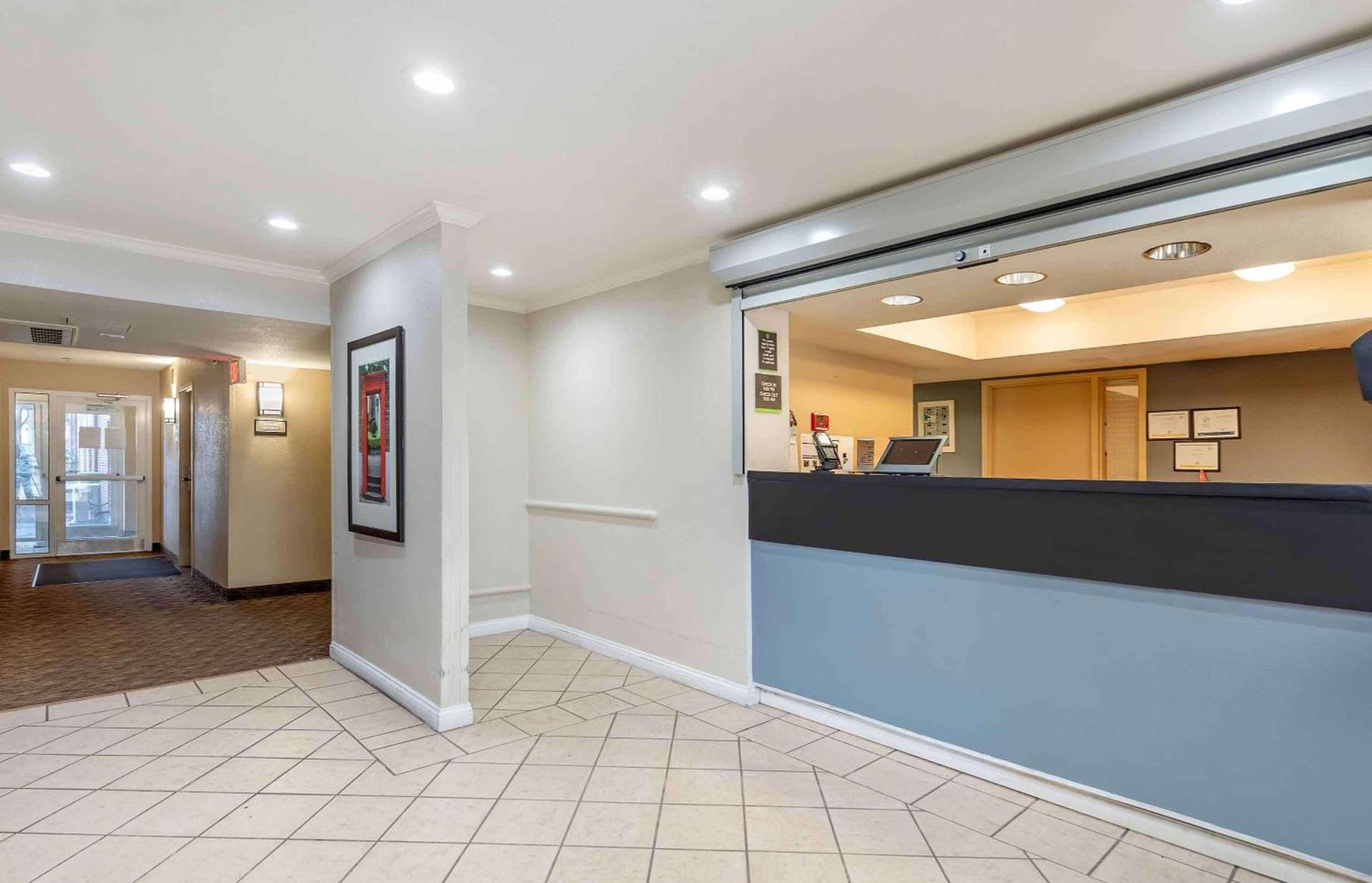 Extended Stay America Select Suites - Chicago - Westmont - Oak Brook photo 3