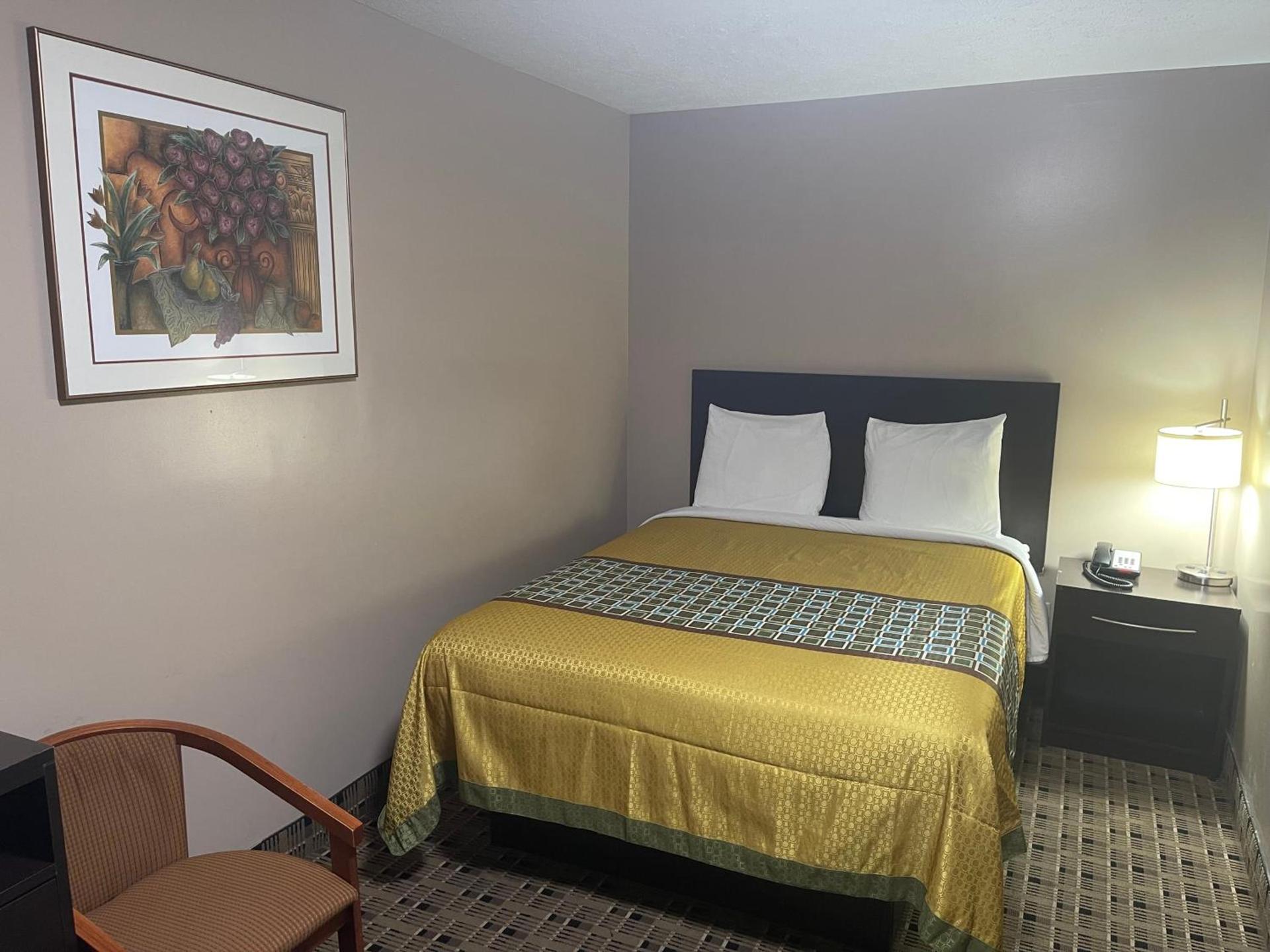 Economy Inn & Suites photo 35