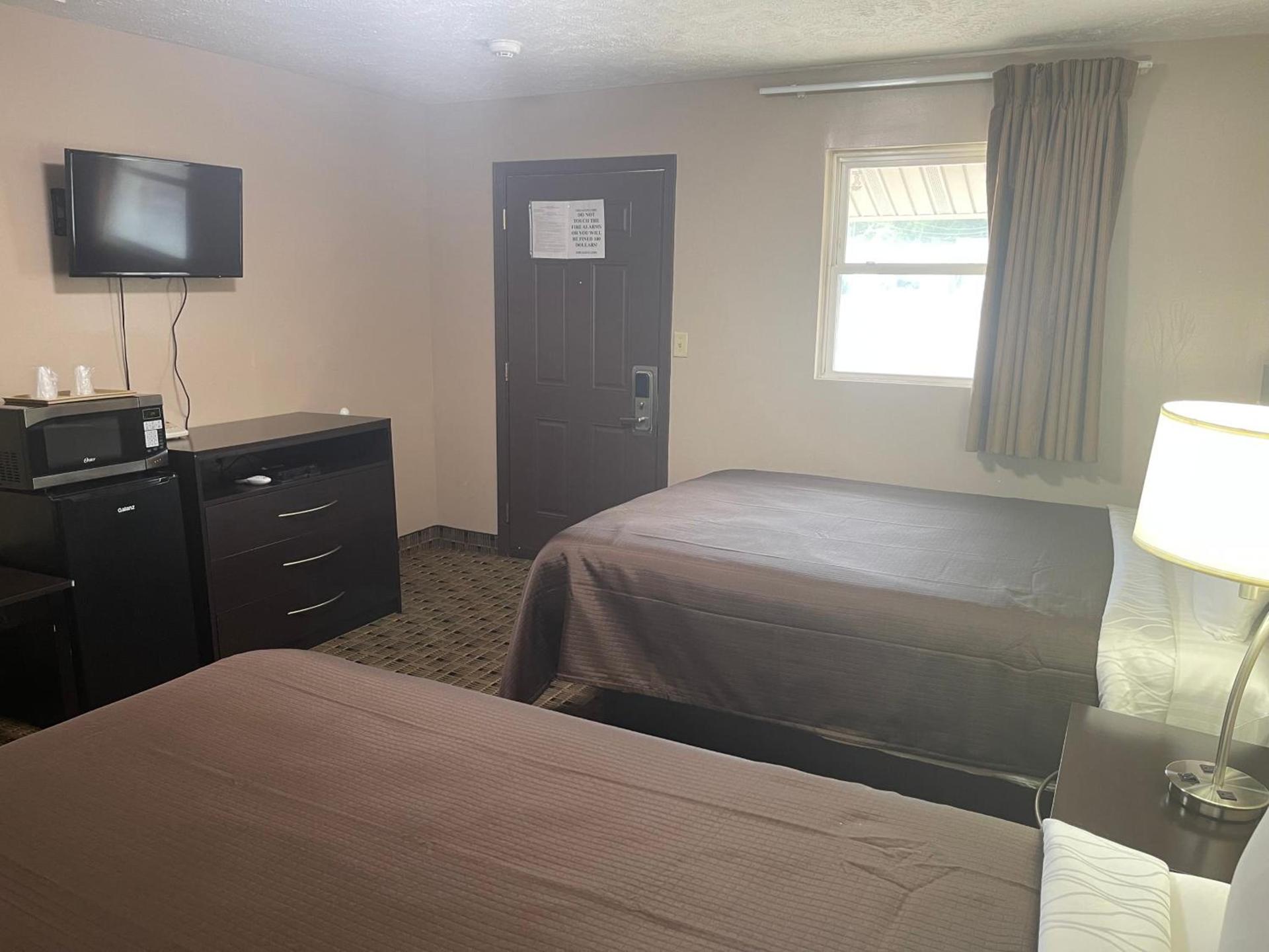 Economy Inn & Suites photo 39