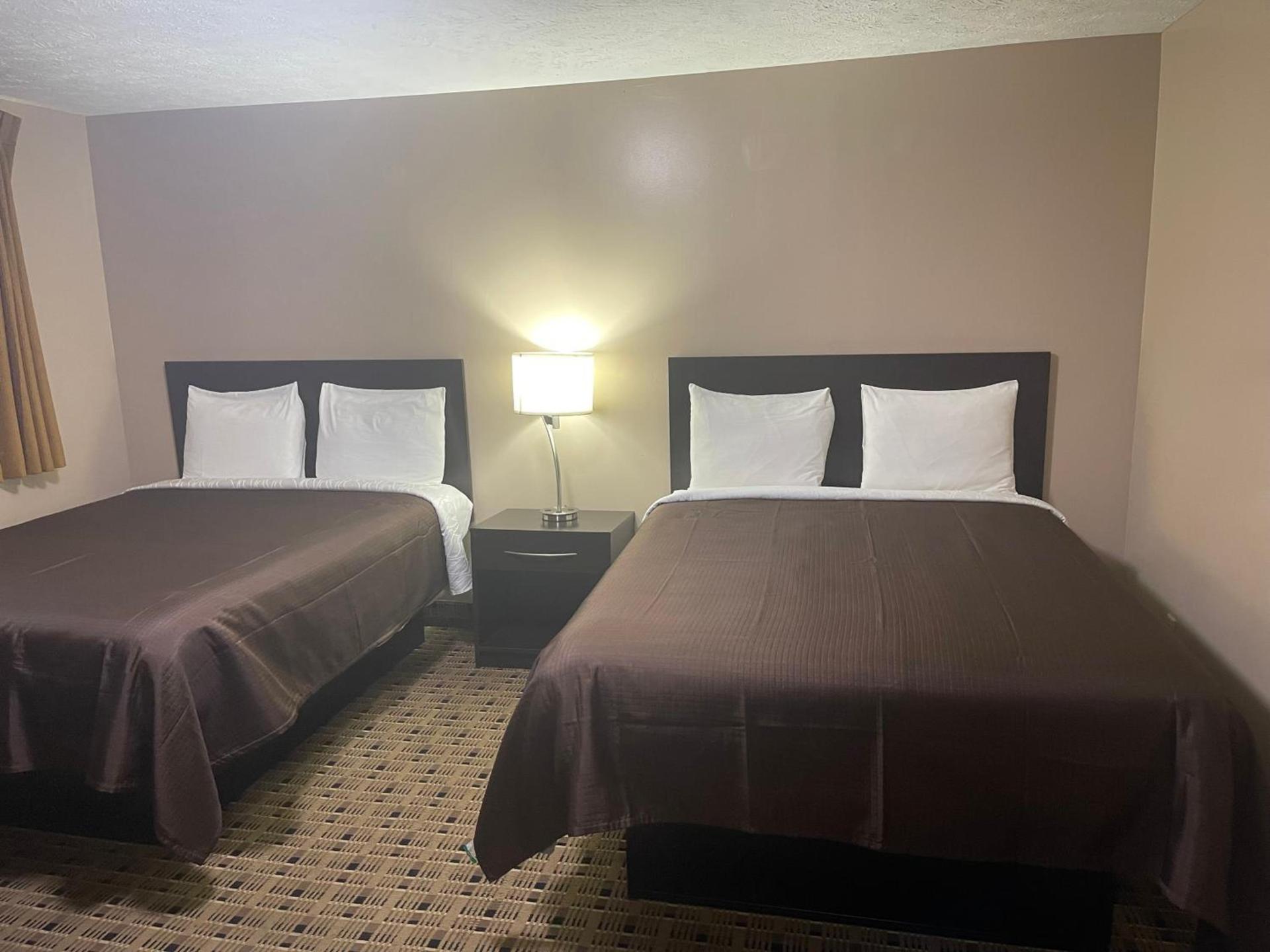 Economy Inn & Suites photo 37