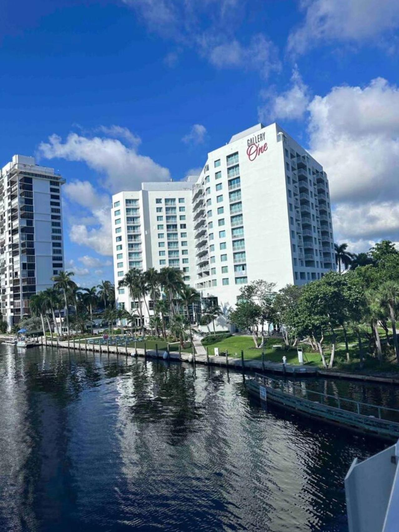 GalleryOne Doubletree Hilton GC Secret Blending photo 1