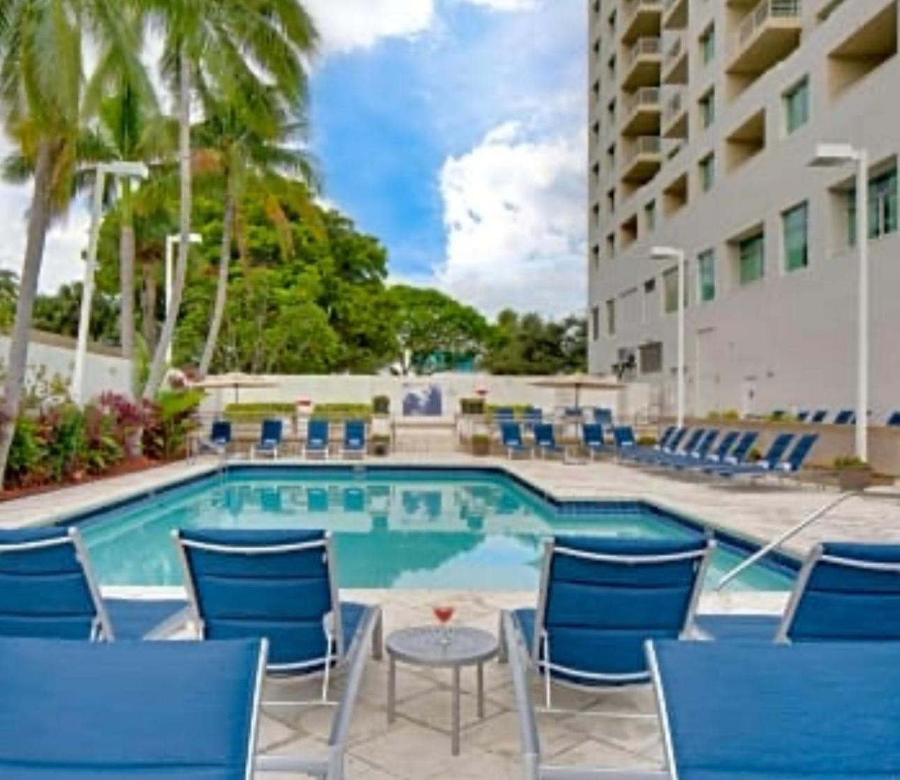 GalleryOne Doubletree Hilton GC Secret Blending photo 14