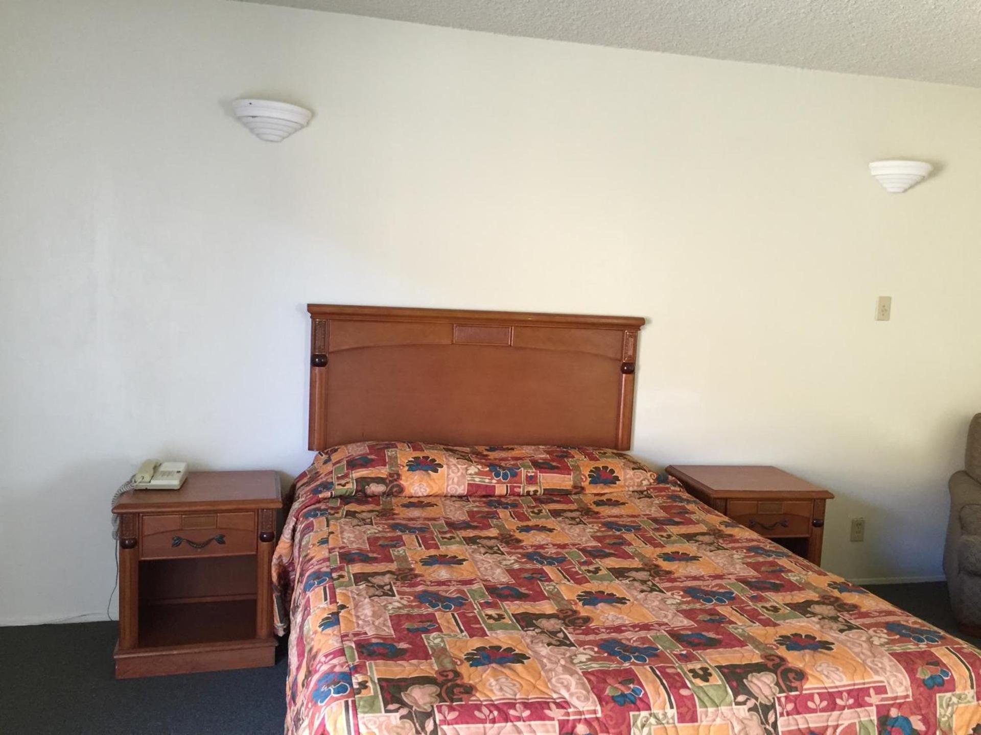 Golden Hills Motel photo 9
