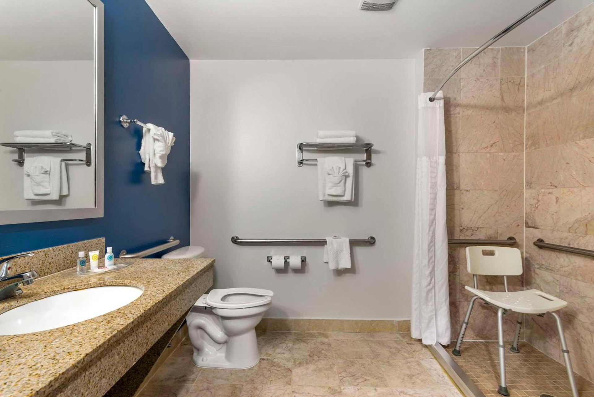 Comfort Suites Atlanta Airport photo 11