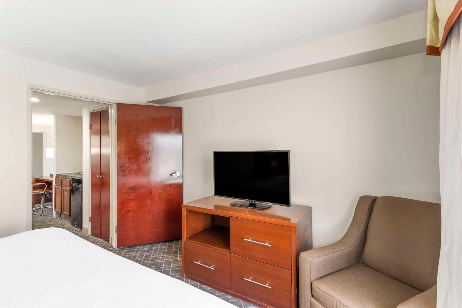 Comfort Suites Atlanta Airport photo 25