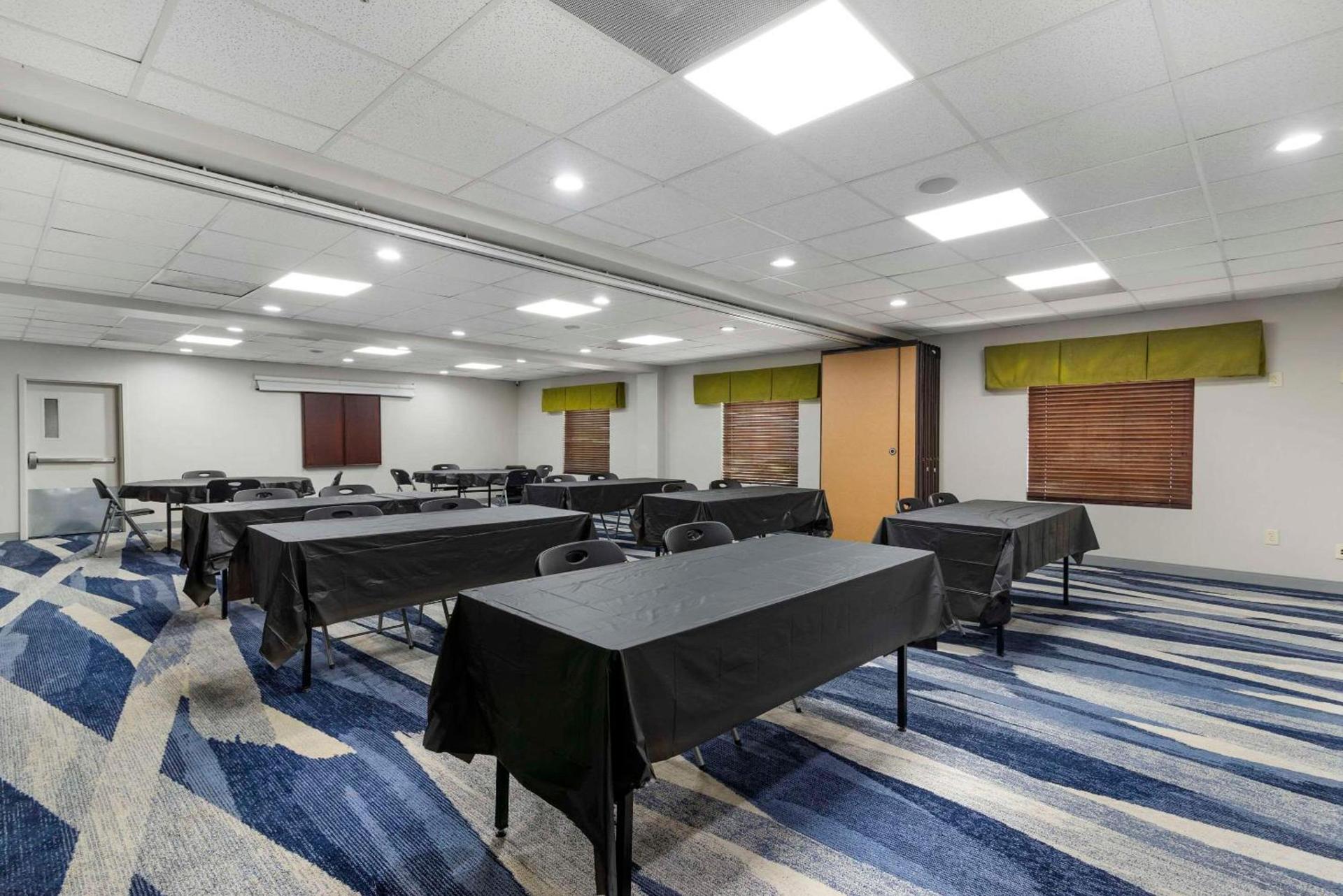 Comfort Suites Atlanta Airport photo 33