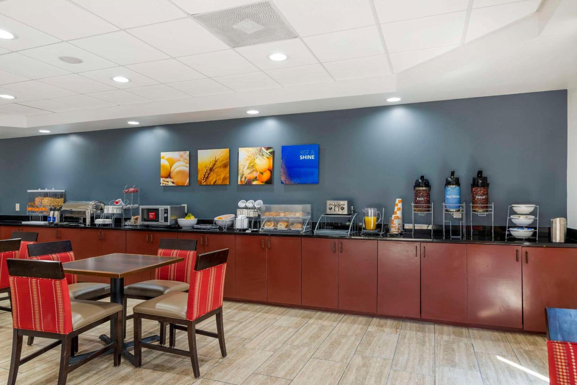 Comfort Suites Atlanta Airport photo 35