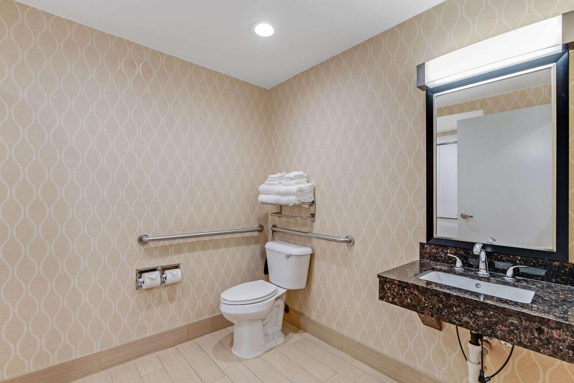 Comfort Suites Chesapeake - Norfolk photo 4