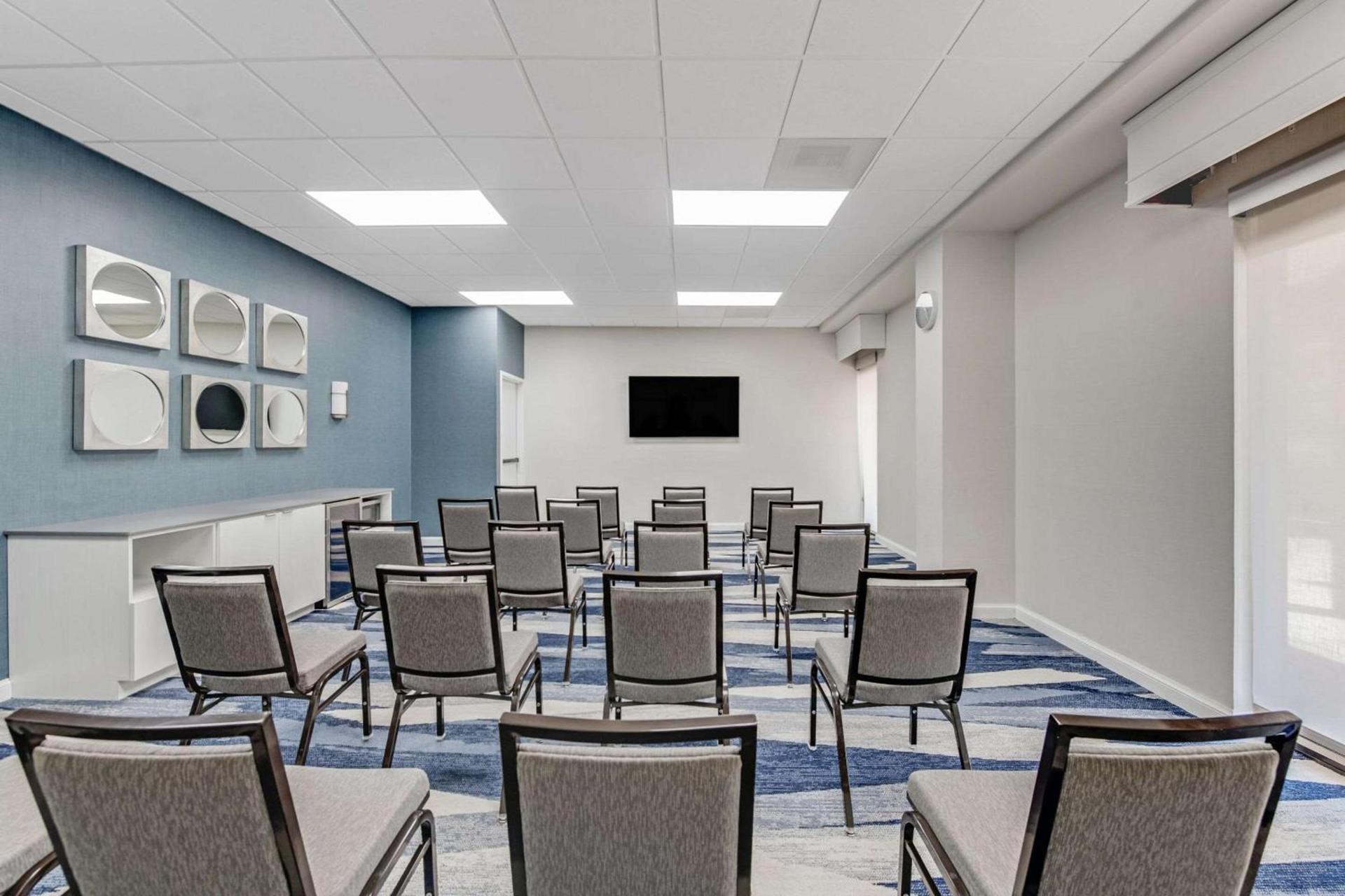 Comfort Suites Chesapeake - Norfolk photo 30