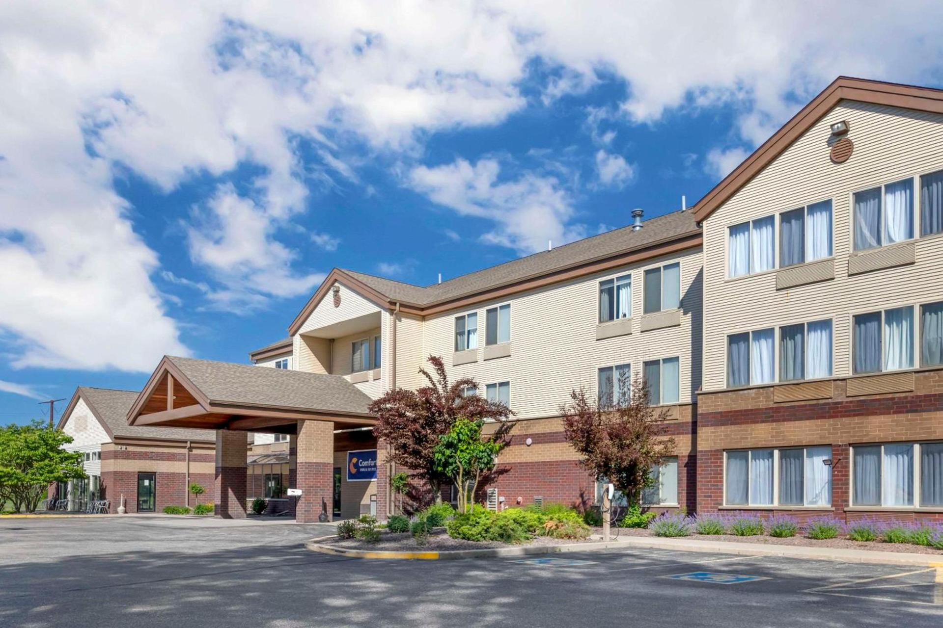 Comfort Inn & Suites New Lisbon photo 2