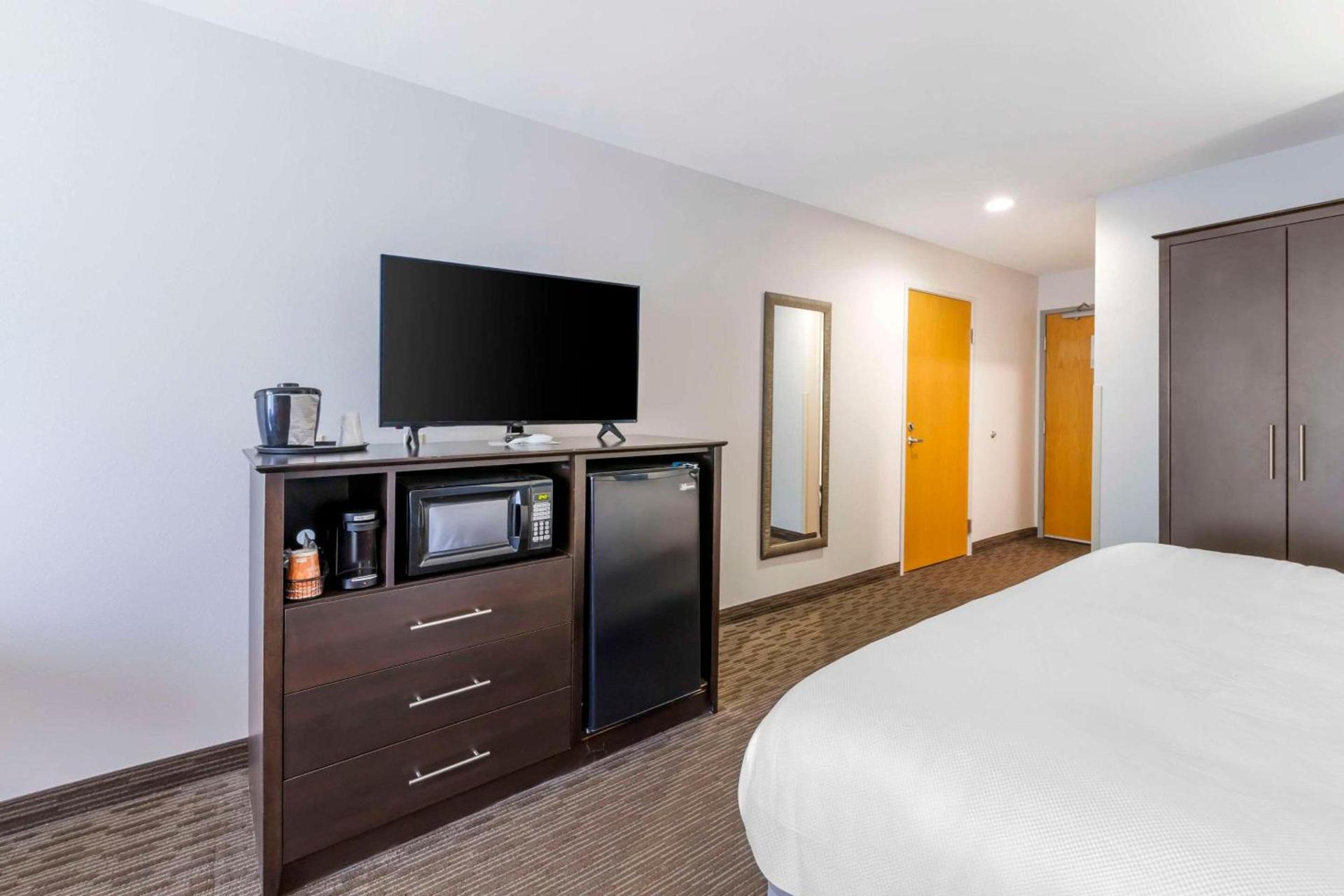 Comfort Inn & Suites New Lisbon photo 15