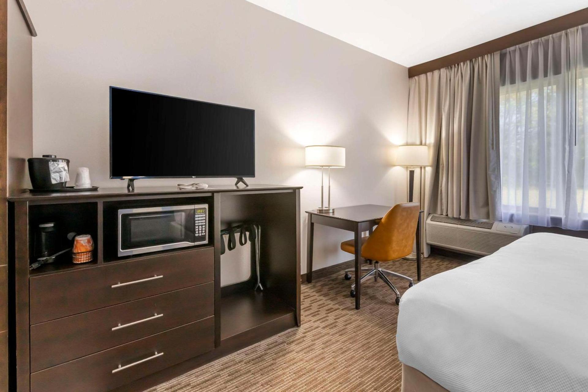 Comfort Inn & Suites New Lisbon photo 11