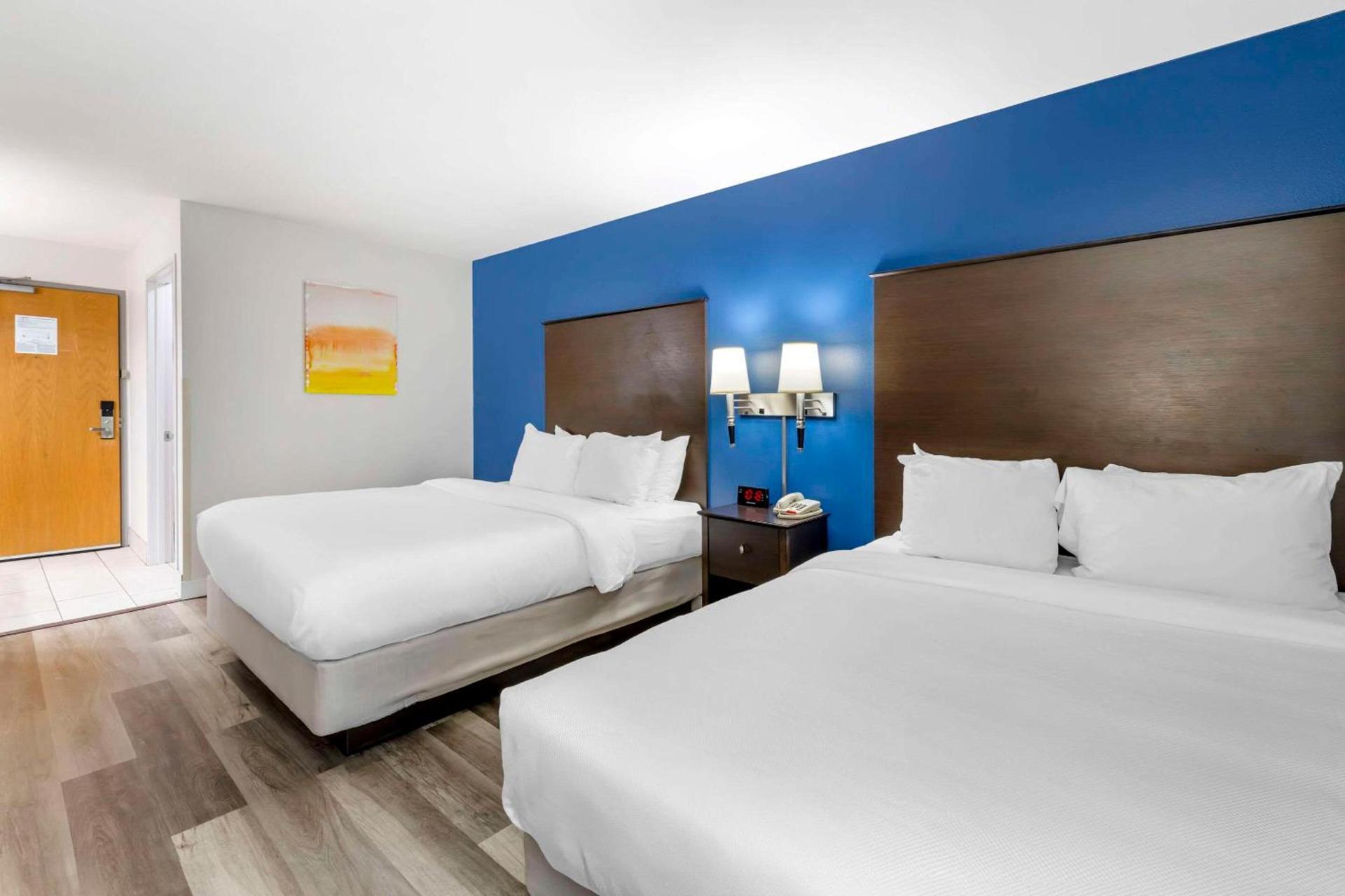Comfort Inn & Suites New Lisbon photo 18
