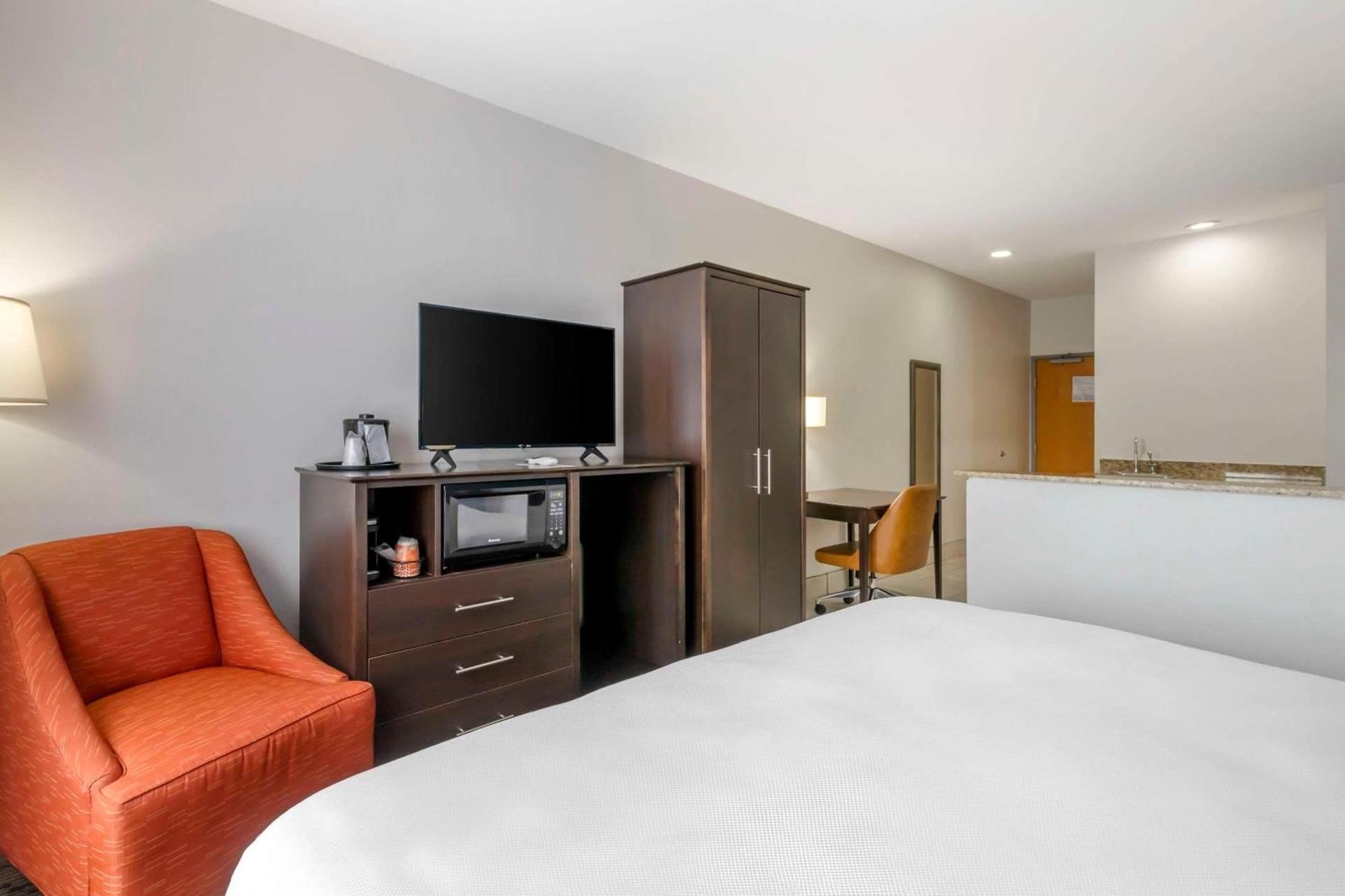 Comfort Inn & Suites New Lisbon photo 31