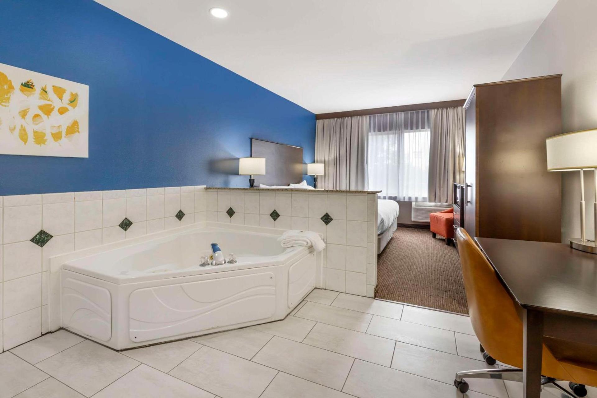 Comfort Inn & Suites New Lisbon photo 30