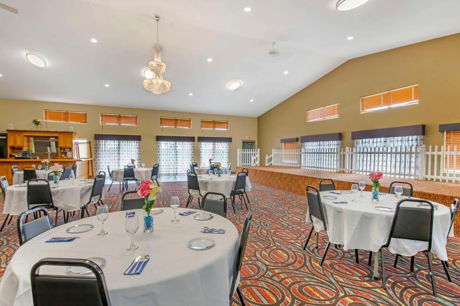 Comfort Inn & Suites New Lisbon photo 39