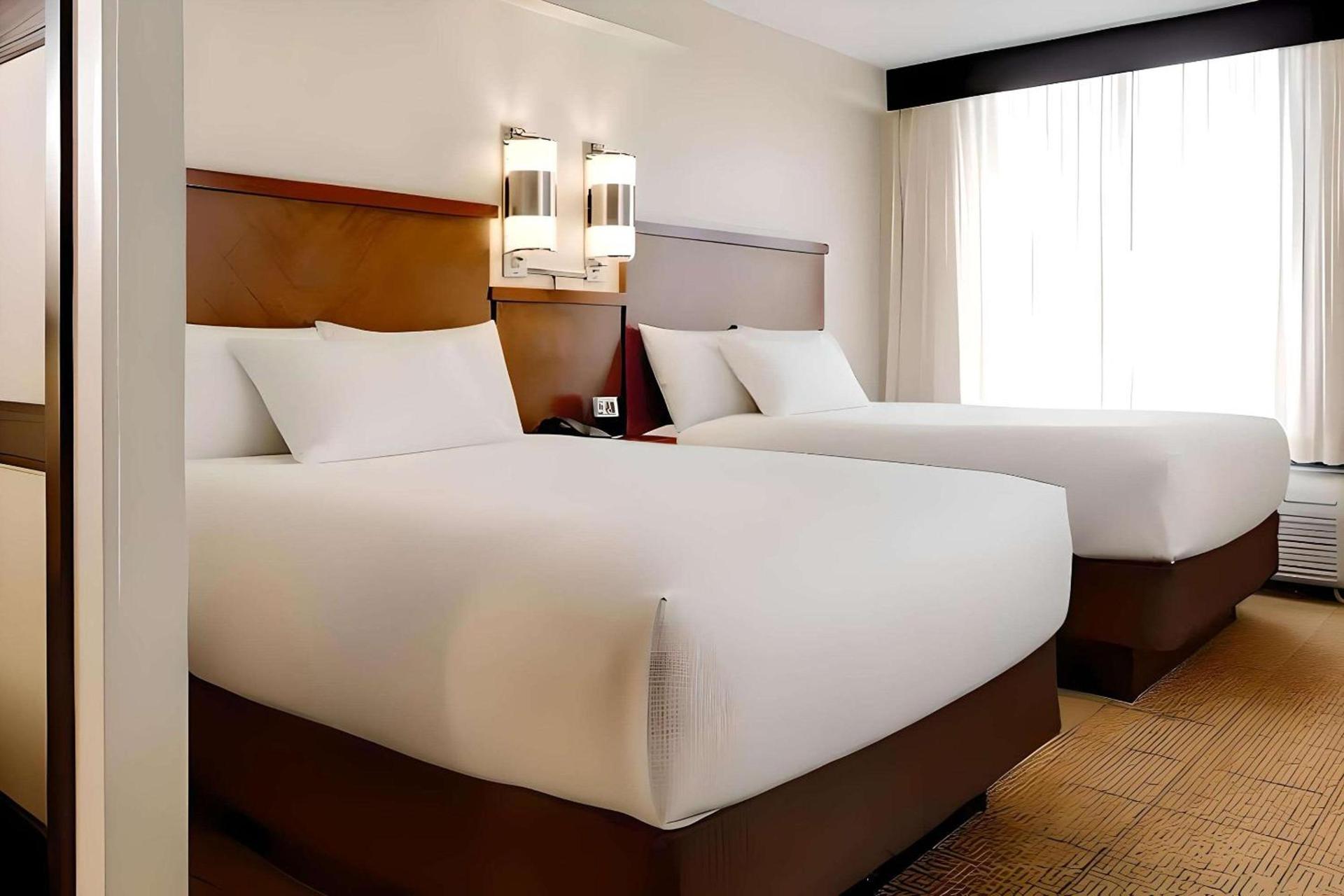 Comfort Suites Milwaukee West photo 2