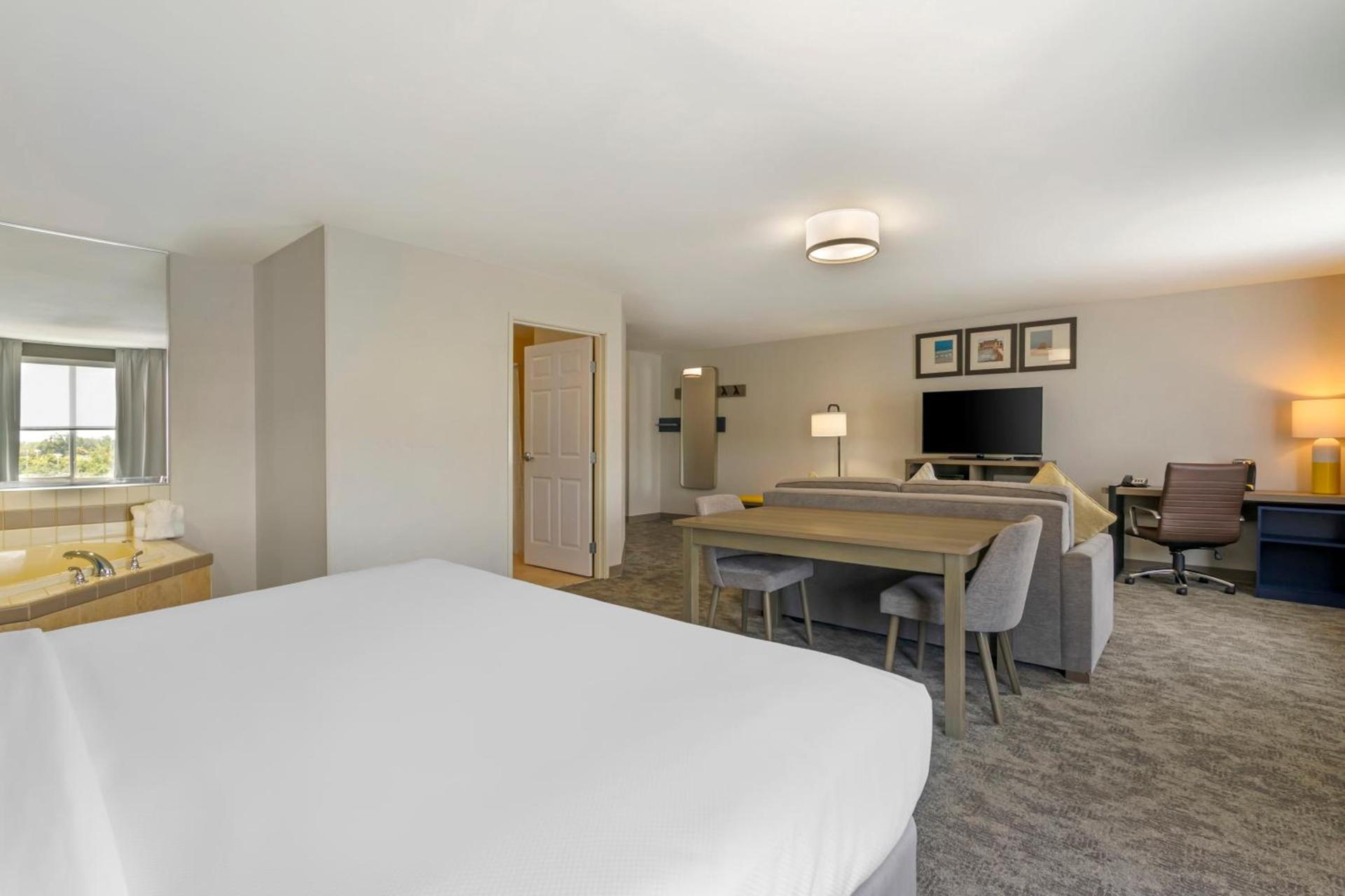 Comfort Suites Sarasota-Siesta Key photo 2