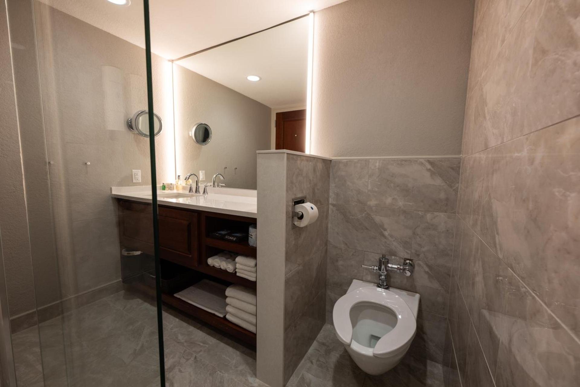 Hillsdale College Dow Hotel and Conference Center photo 47